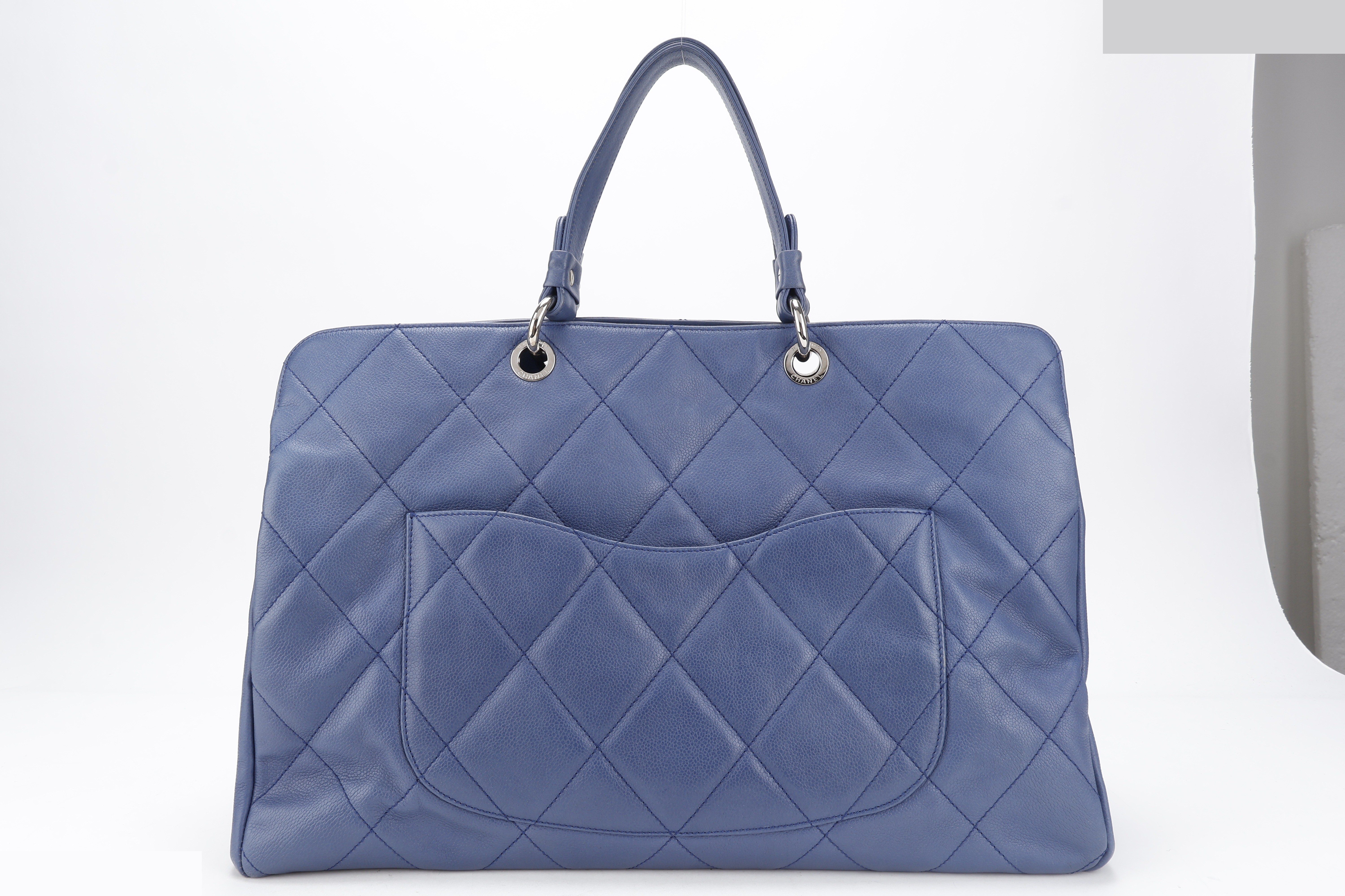 TIMELESS SOFT SHOPPER TOTE BLUE CAVIAR — view 2