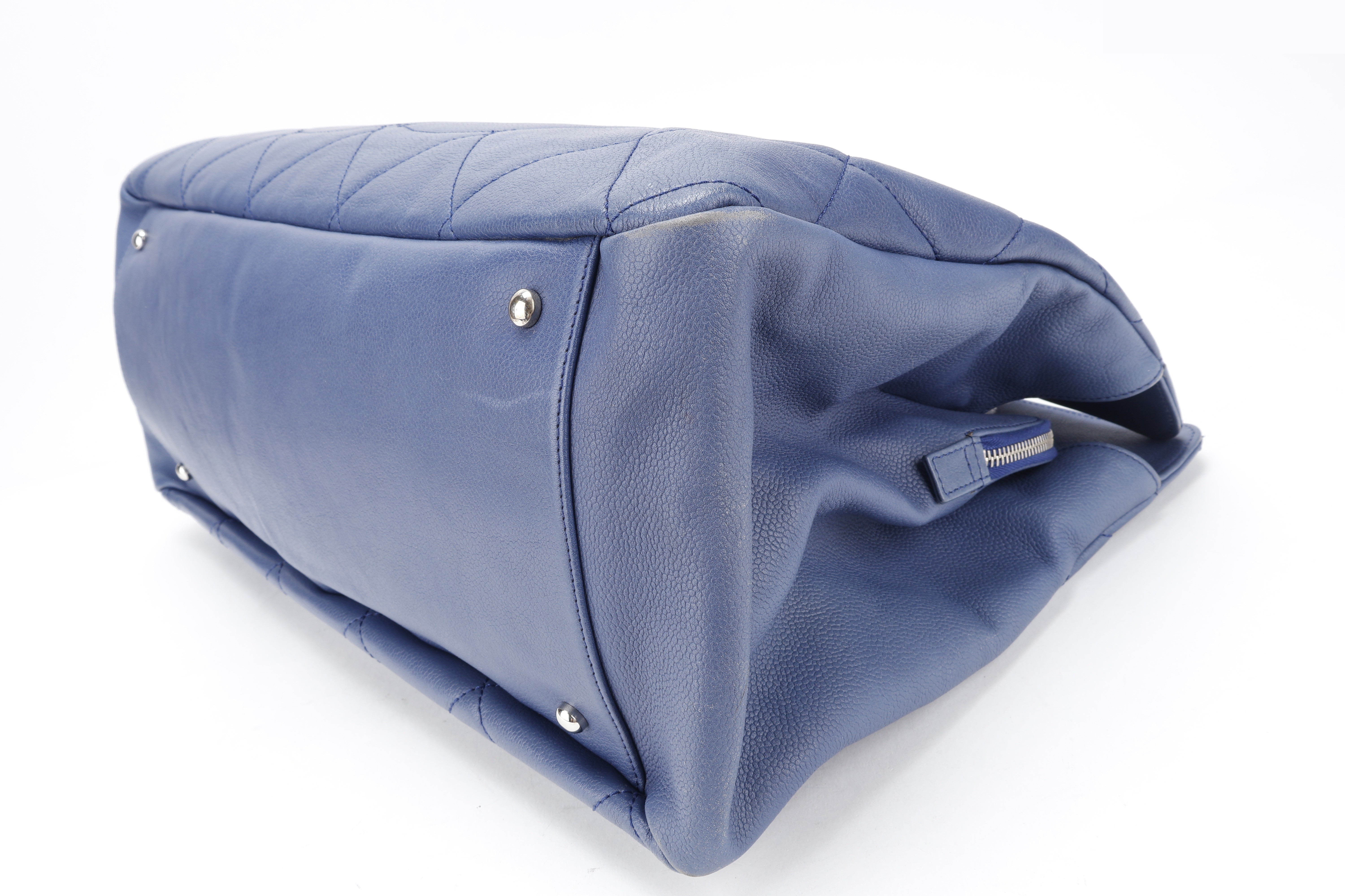 TIMELESS SOFT SHOPPER TOTE BLUE CAVIAR — view 4