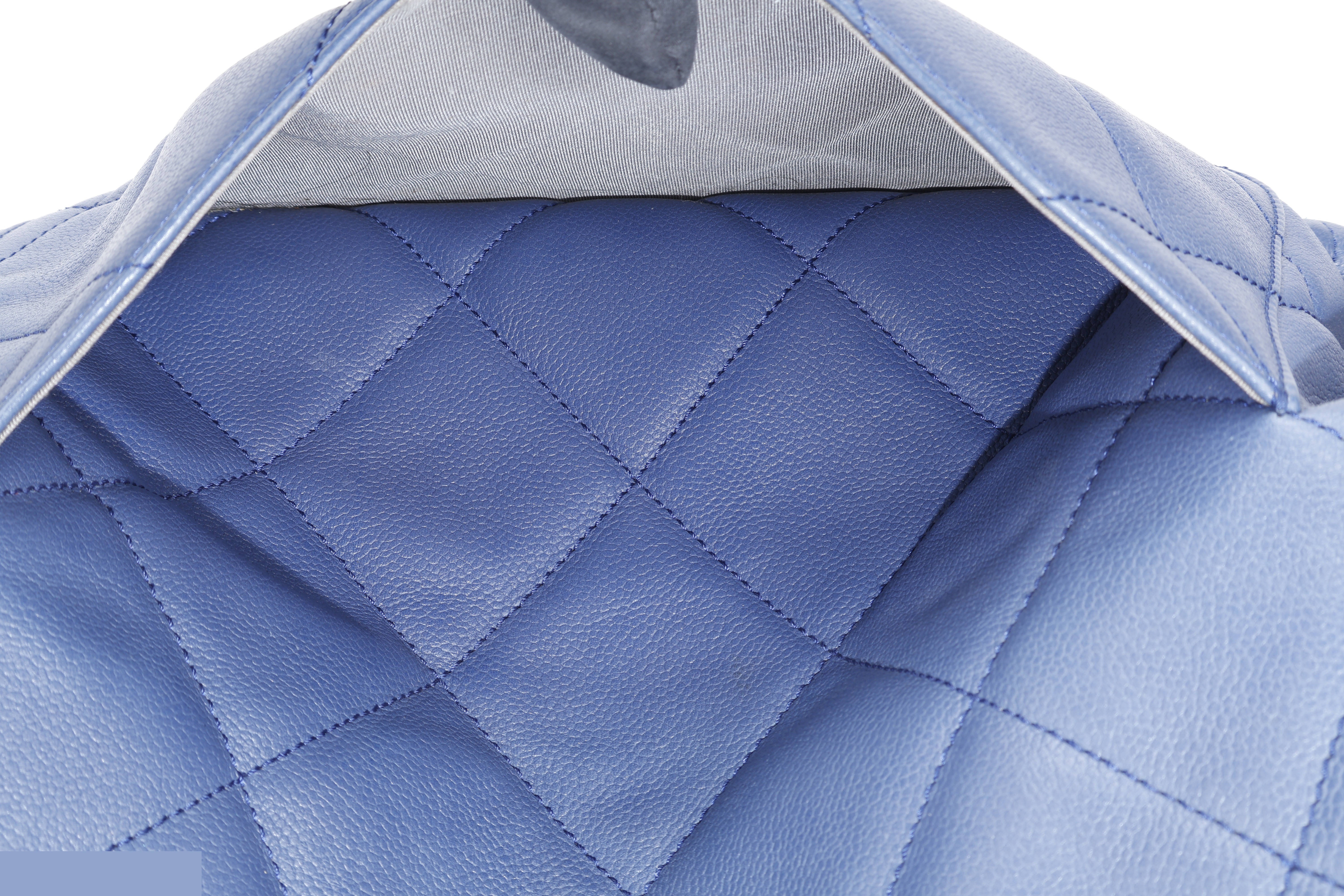 TIMELESS SOFT SHOPPER TOTE BLUE CAVIAR — view 5