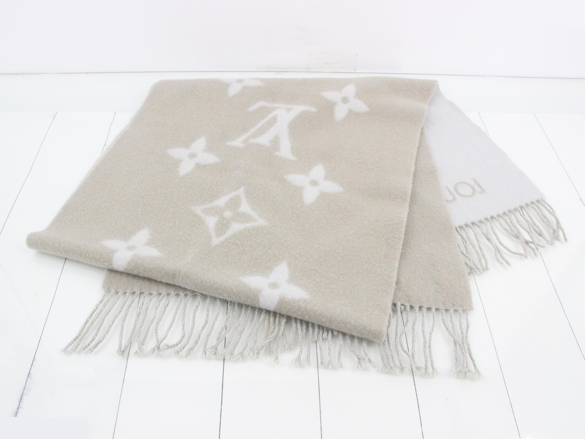 Monogram scarf with tag, cashmere. — view 3