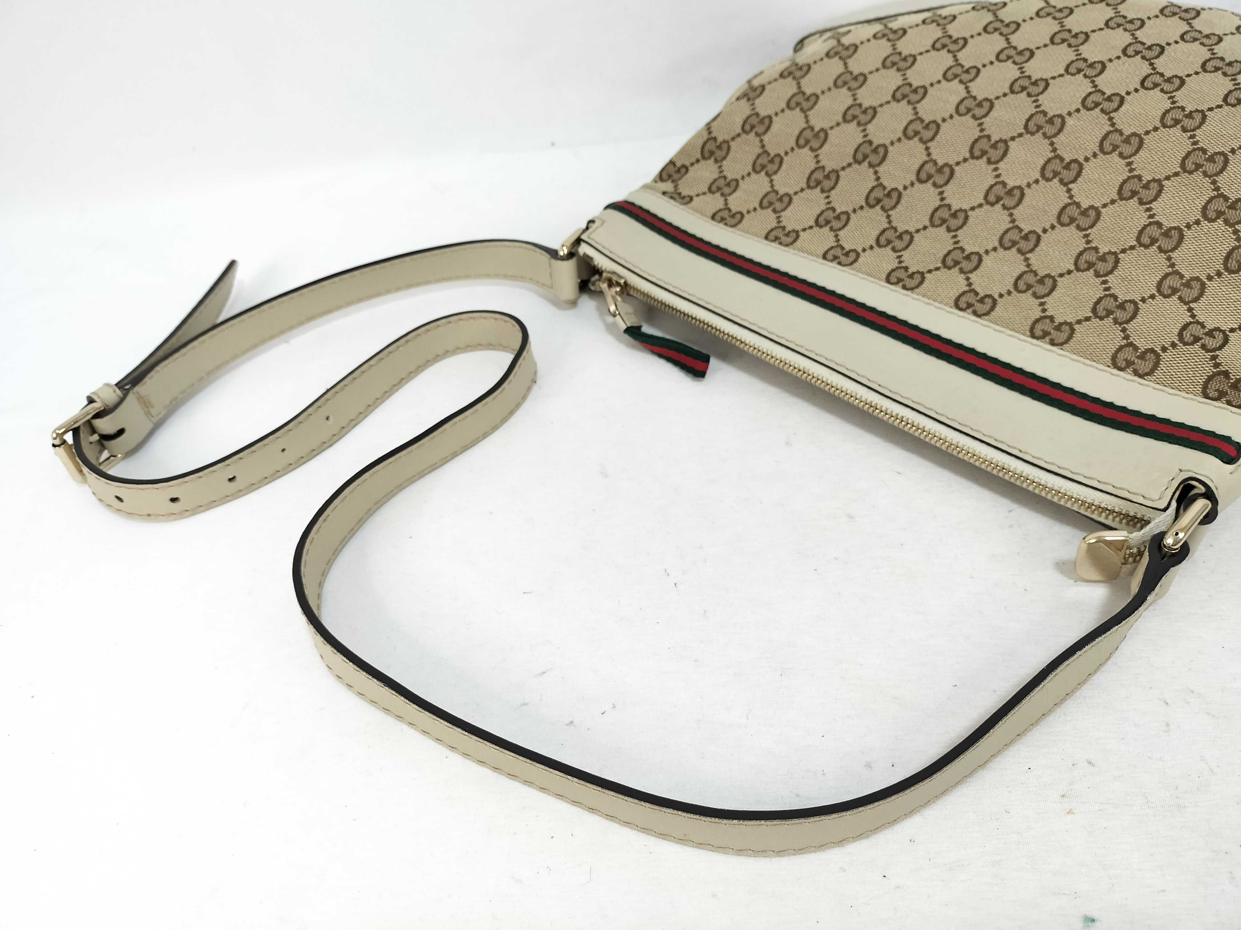 GG Canvas Shoulder Bag — view 3