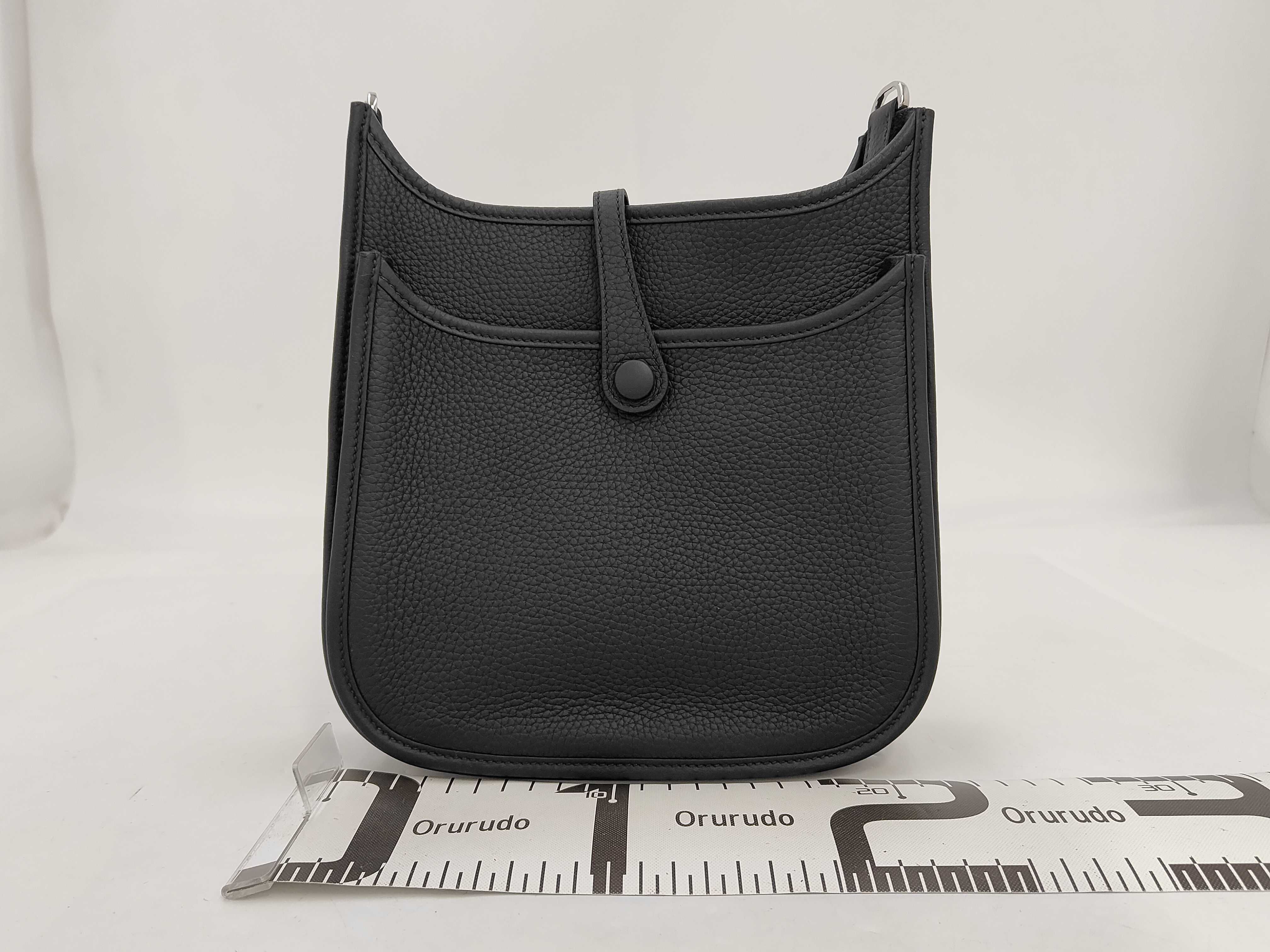 Evelyne 23 handbag, black x Taurillon Clemence leather x silver hardware x G stamp. — view 2