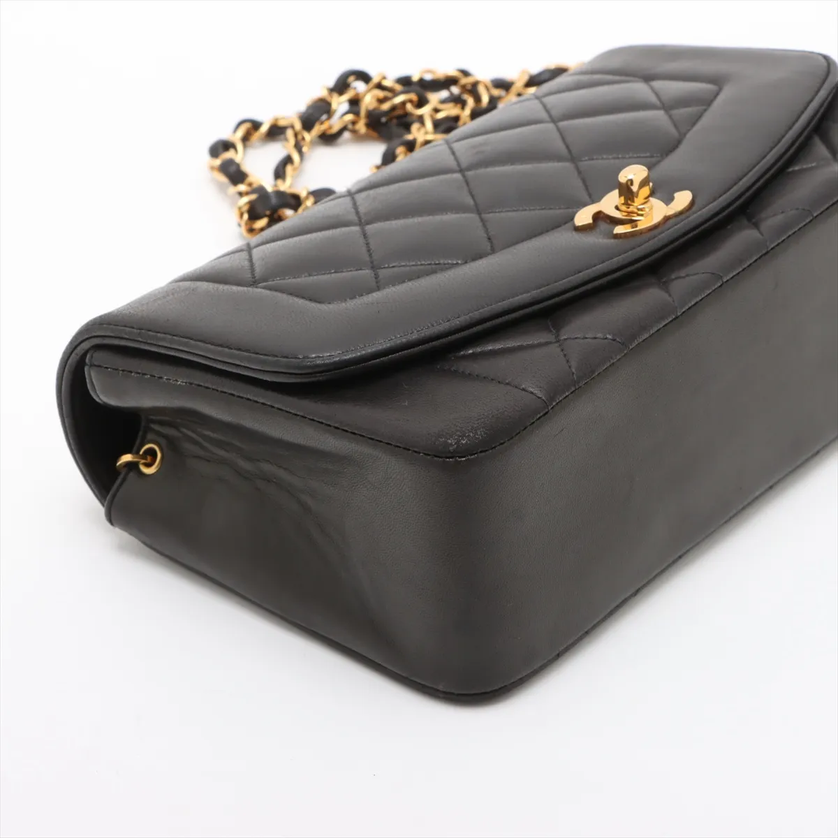 Matelasse Lambskin Single Flap Single Chain Bag Diana Flap Black Gold Hardware — view 4