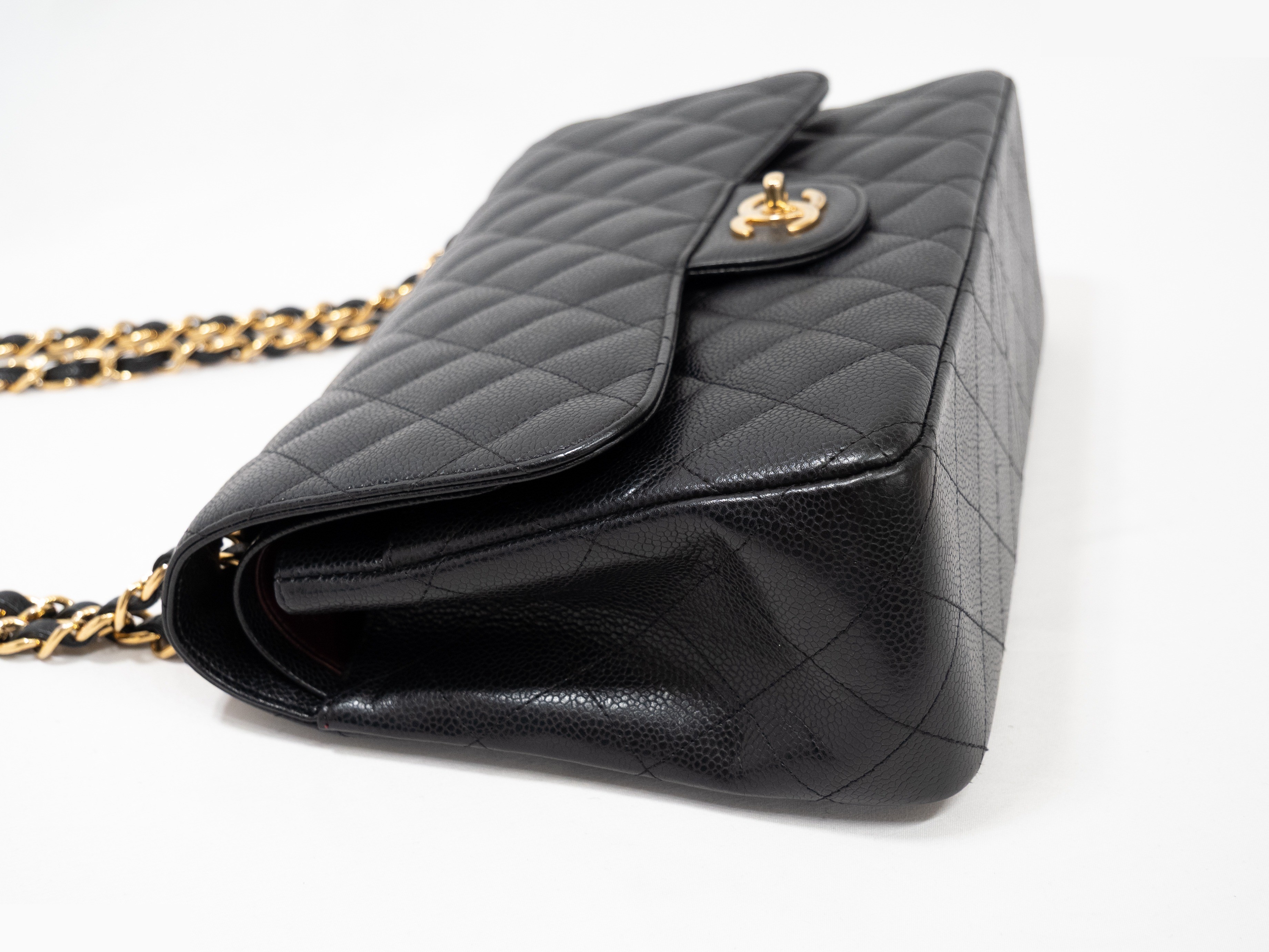 Large Matelassé bag, seal, double flap, double chain, caviar leather. — view 4