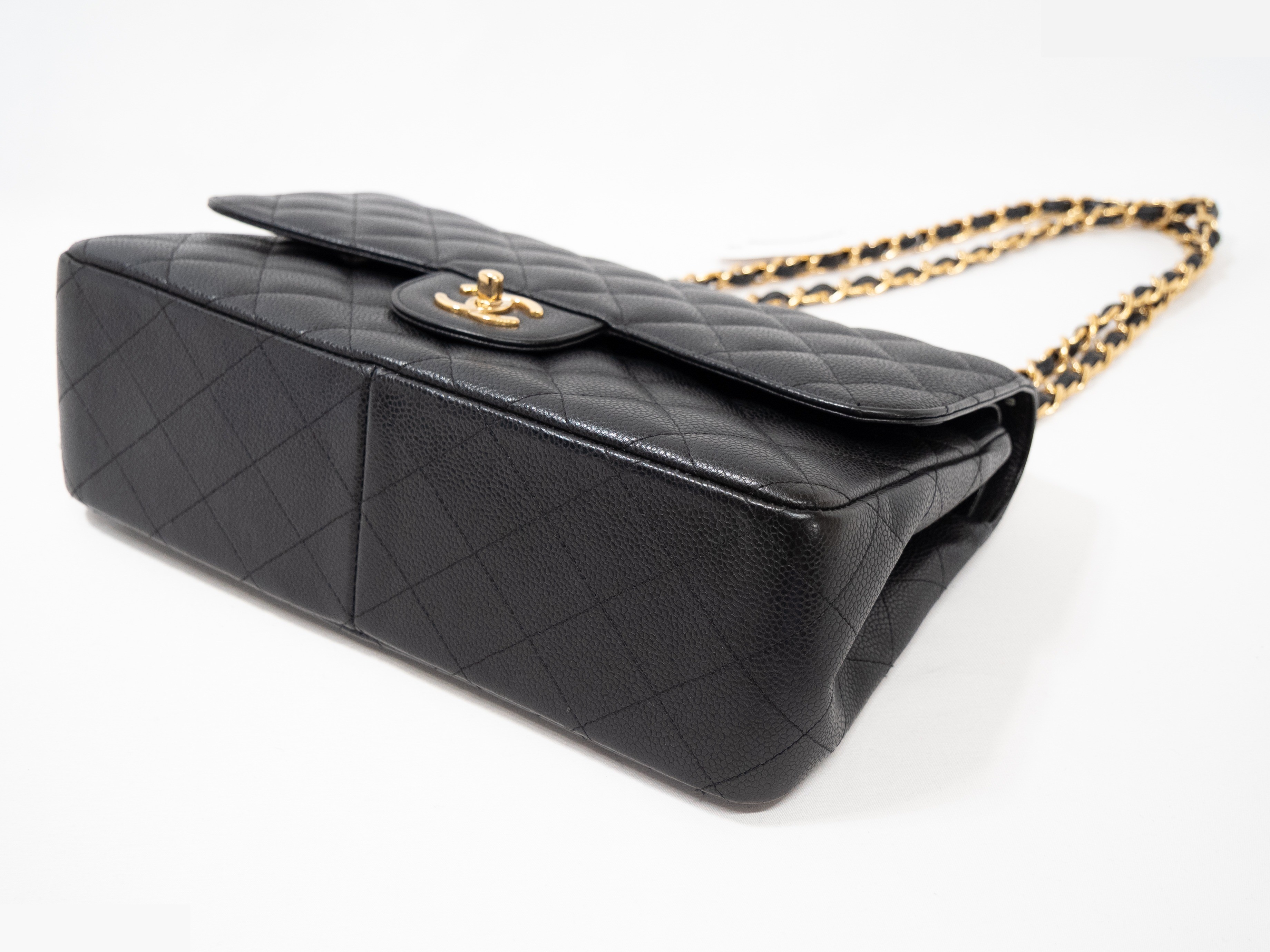 Large Matelassé bag, seal, double flap, double chain, caviar leather. — view 5
