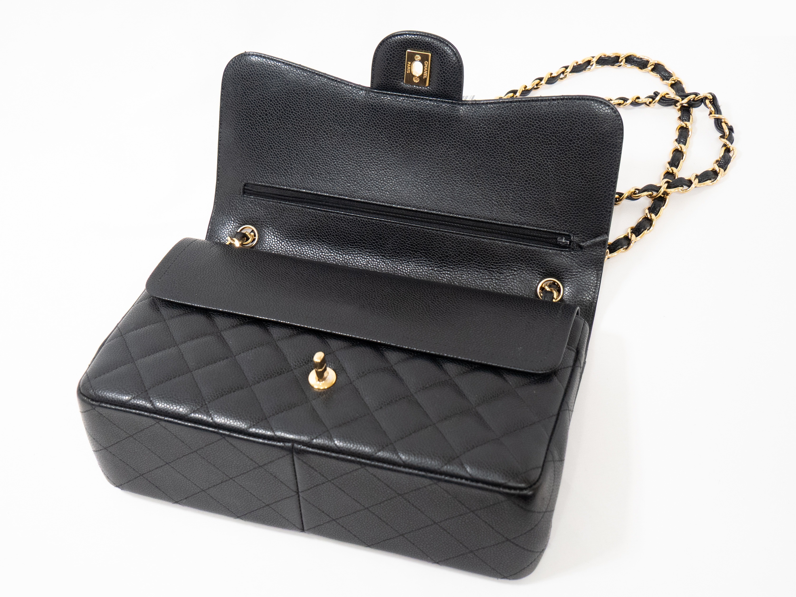 Large Matelassé bag, seal, double flap, double chain, caviar leather. — view 6