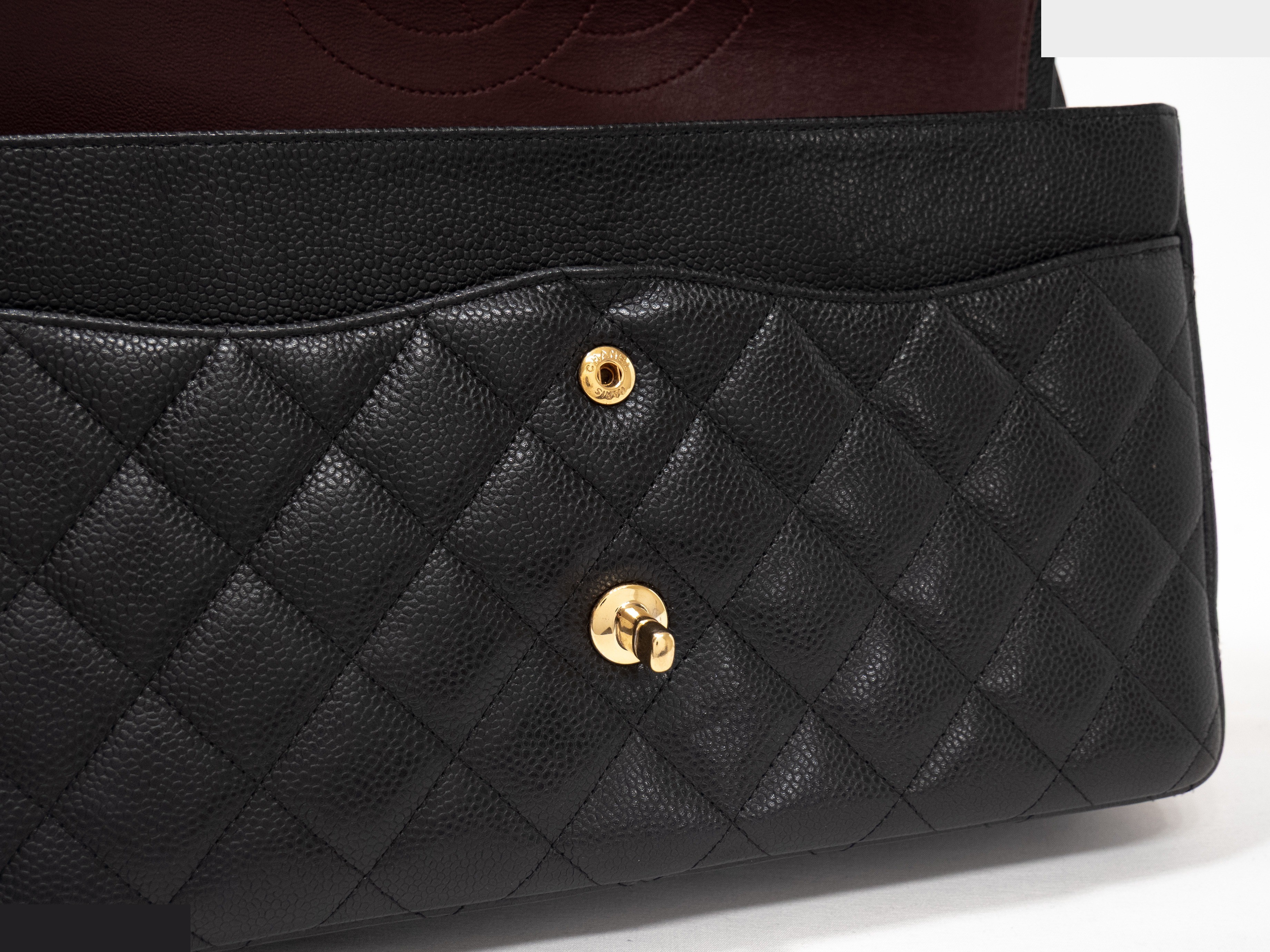Large Matelassé bag, seal, double flap, double chain, caviar leather. — view 7