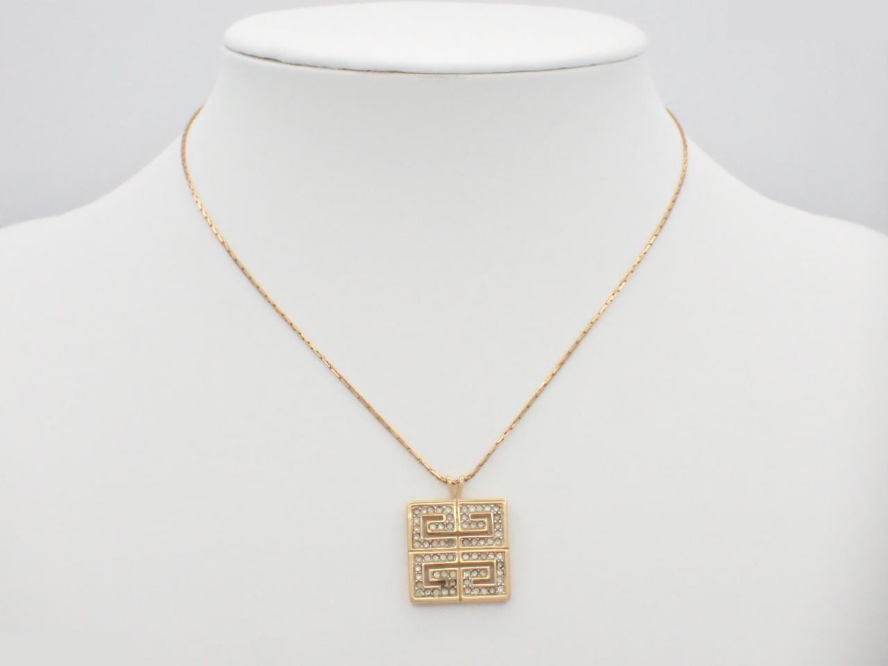 Other lines: Precious metals, necklaces, pendants, chains approximately 40cm long. — view 3