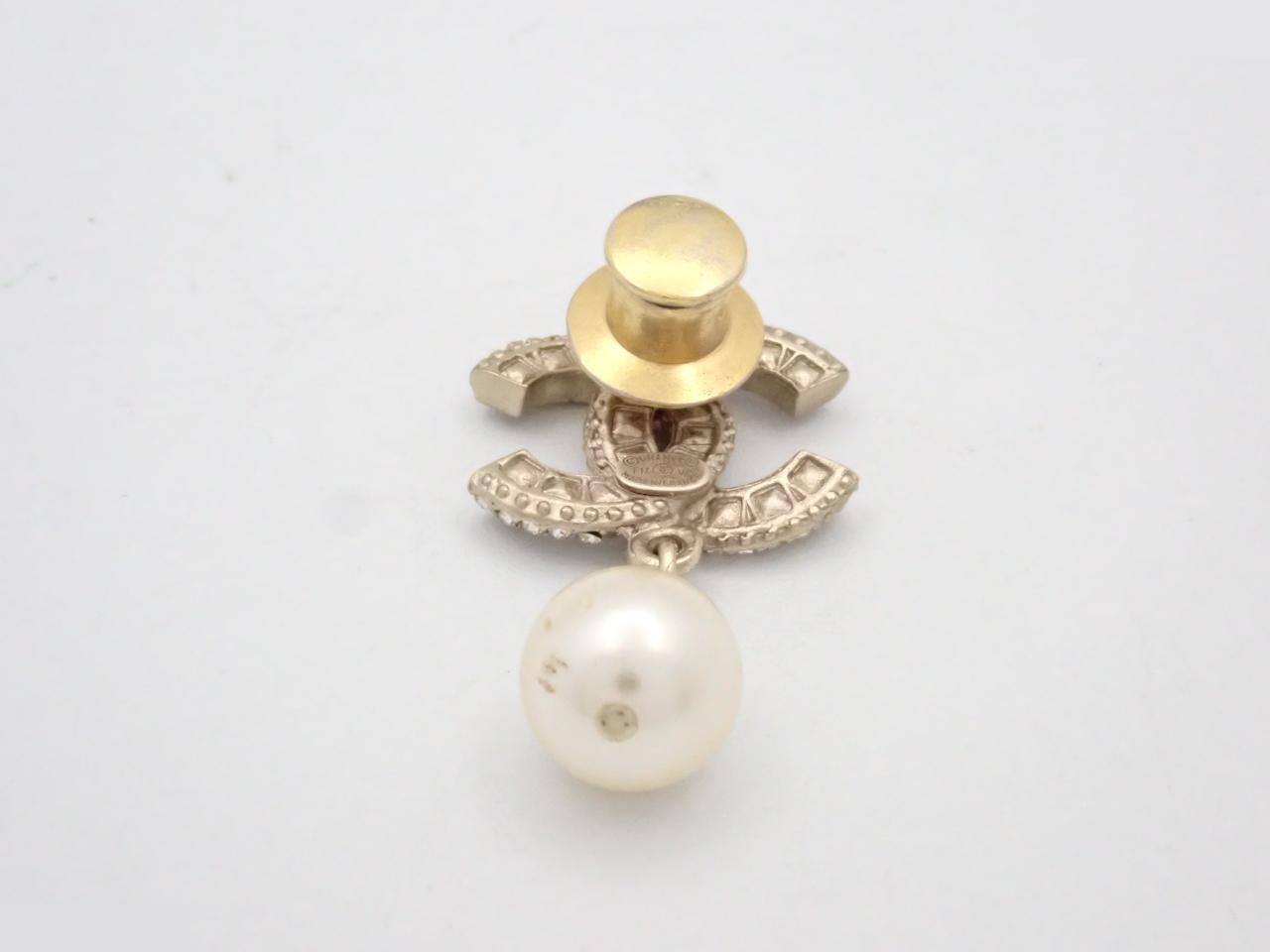 pin brooch F17V — view 2