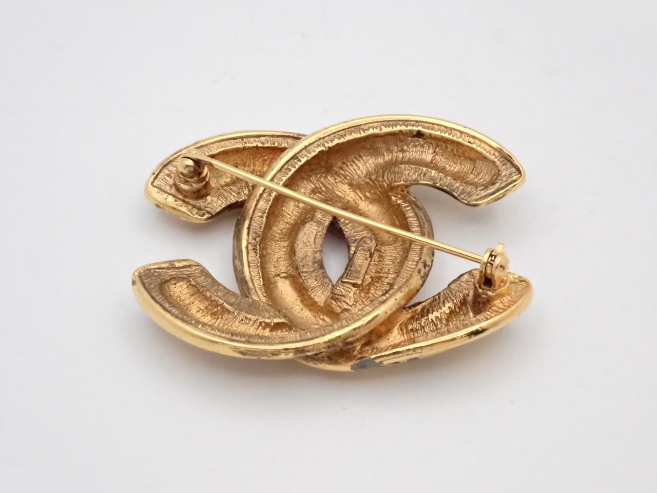 Matelassé Coco Mark Brooch — view 2