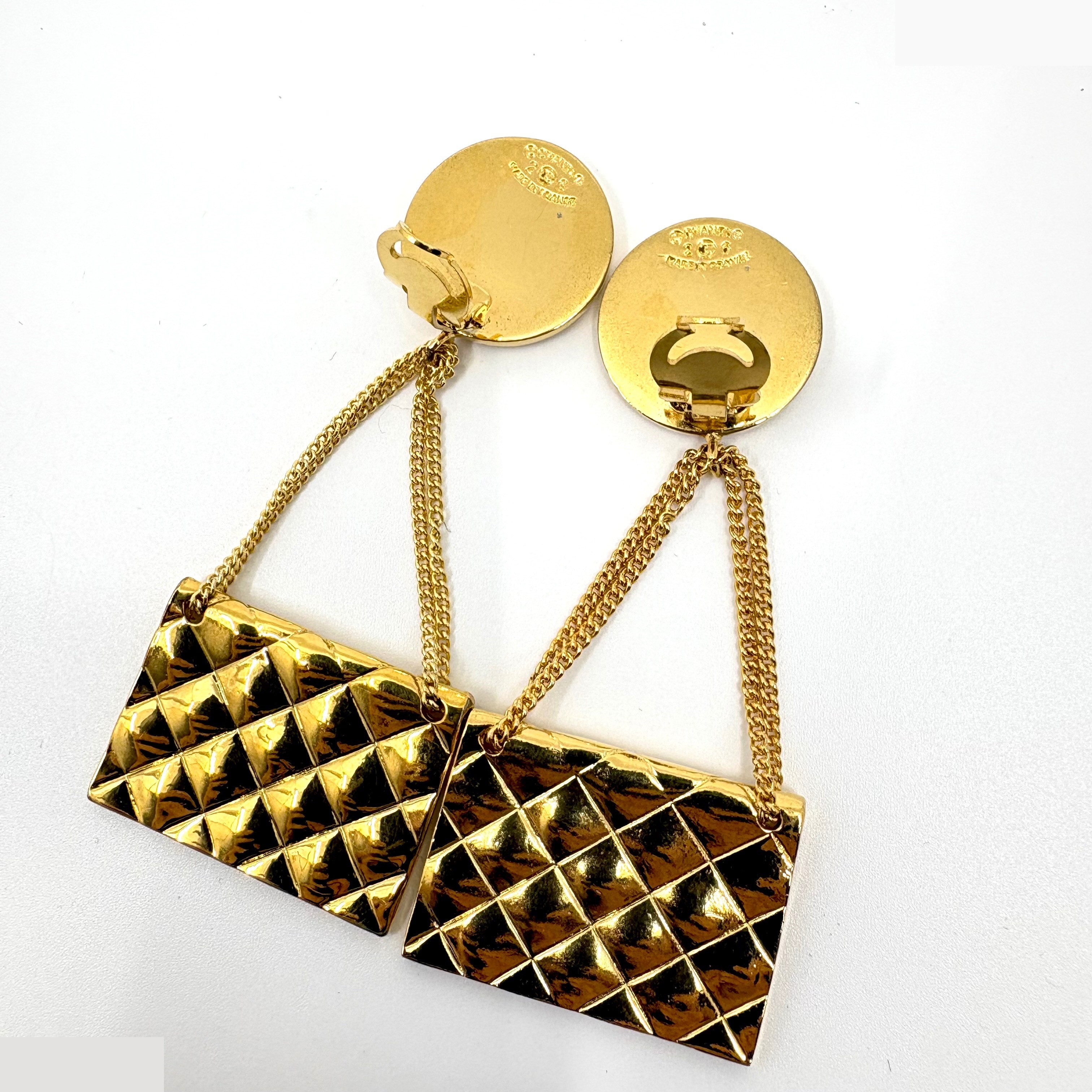 Matelassé Swing (Precious Metal) Earrings — view 2
