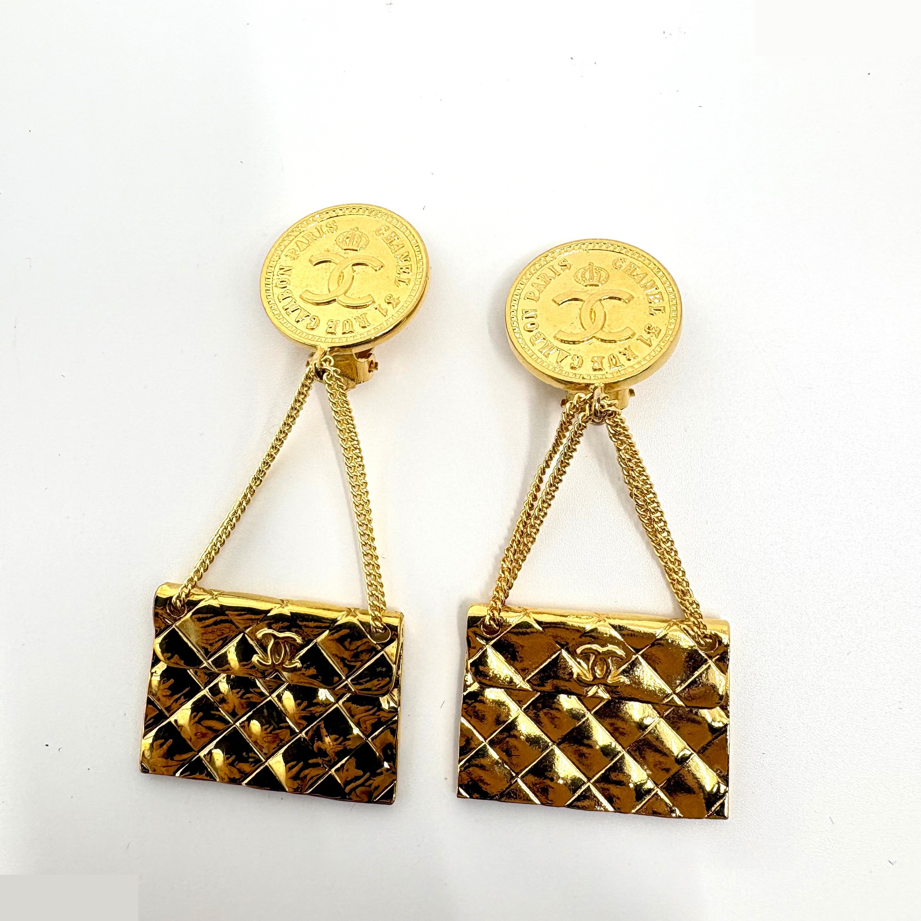 Matelassé Swing (Precious Metal) Earrings — view 3