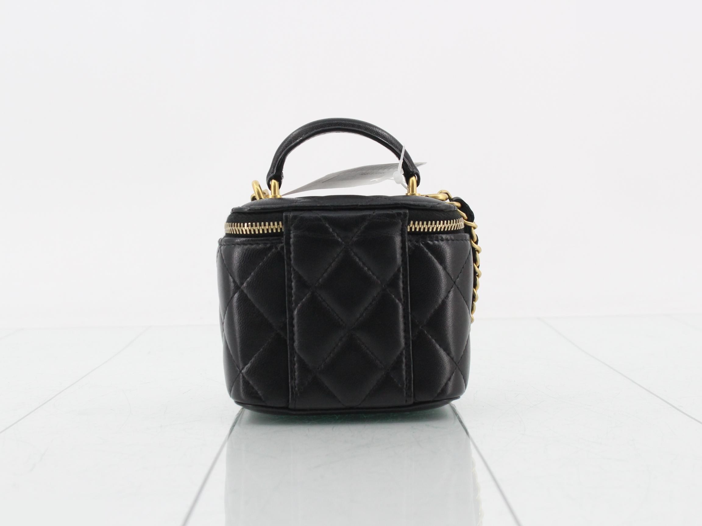 Matelassé Vanity Handbag / Chain Shoulder Bag (2-way) — view 2