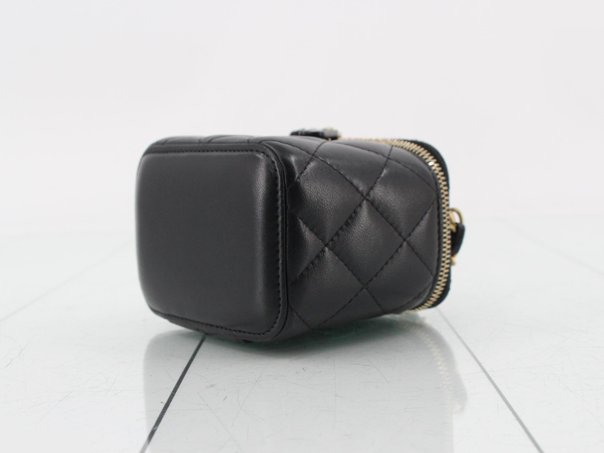 Matelassé Vanity Handbag / Chain Shoulder Bag (2-way) — view 6
