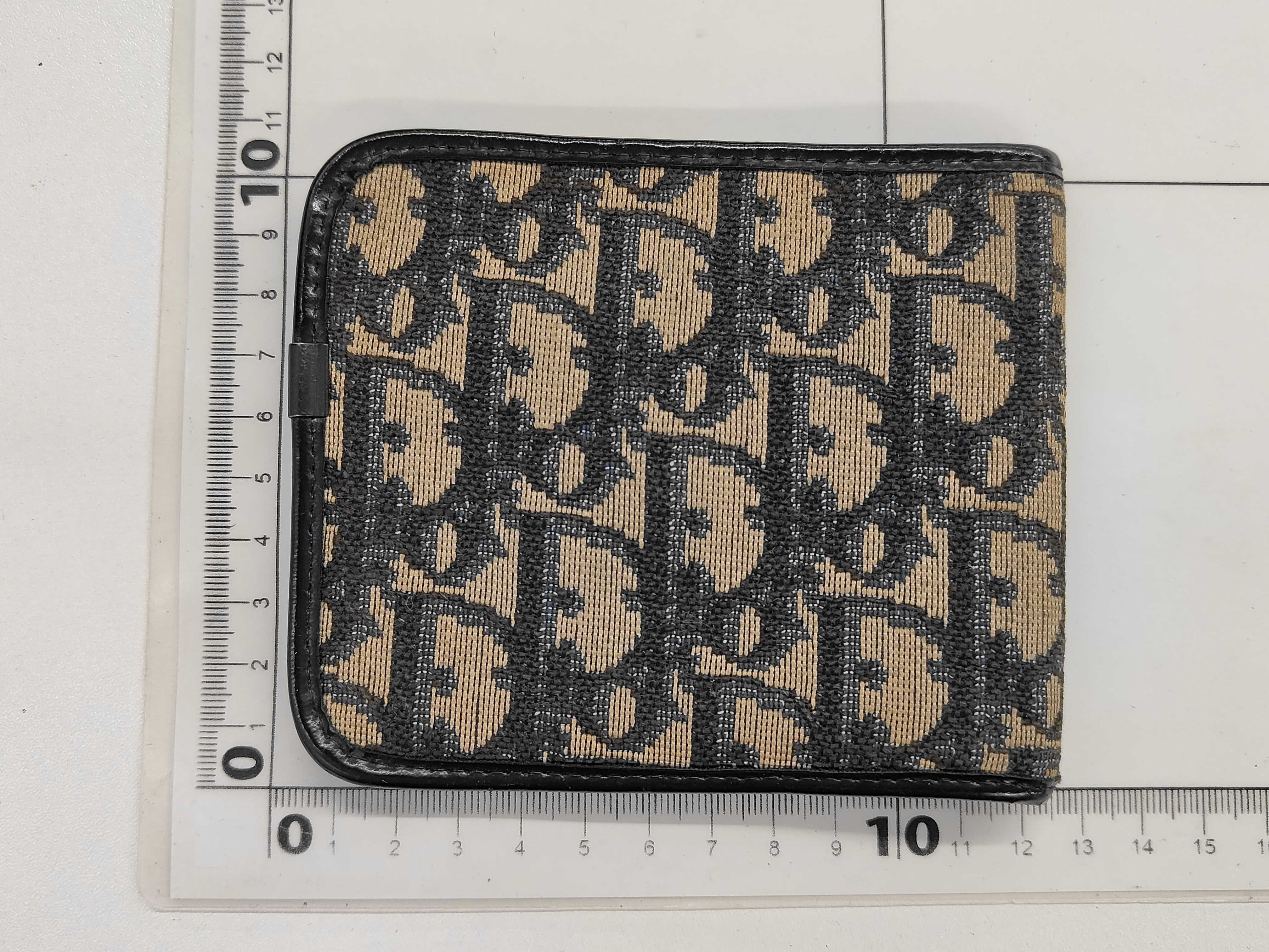 wallet — view 2