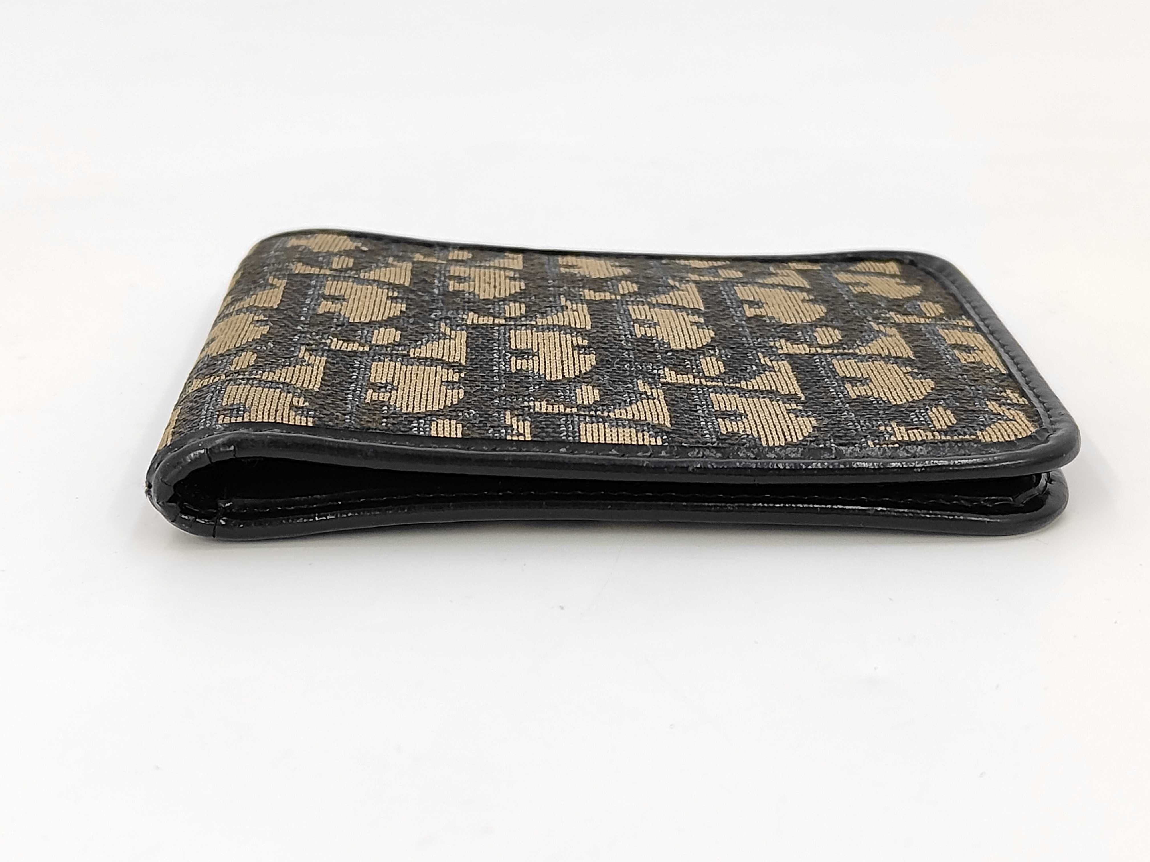 wallet — view 3