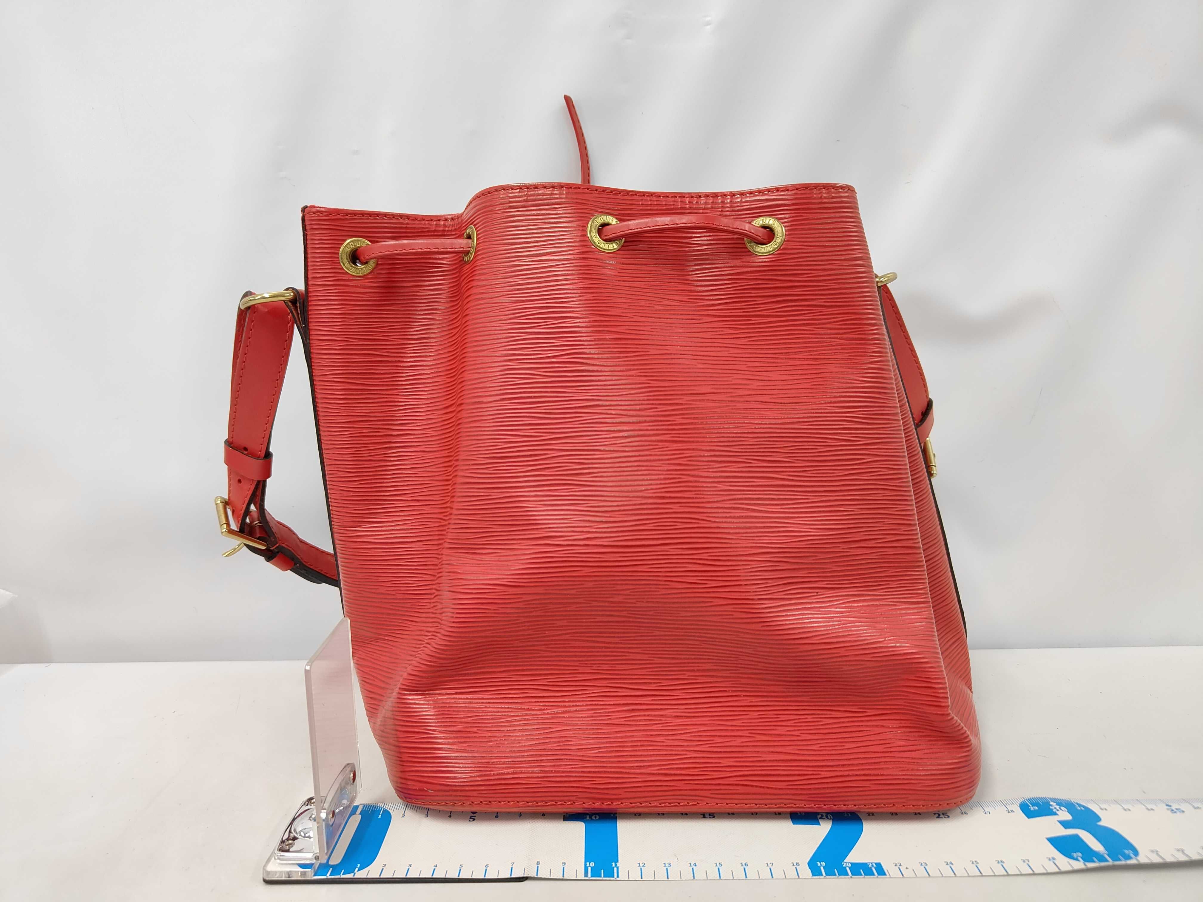 M44107 Petit Noé Calfskin RED GOLD Epi AR0956 Shoulder Bag — view 2