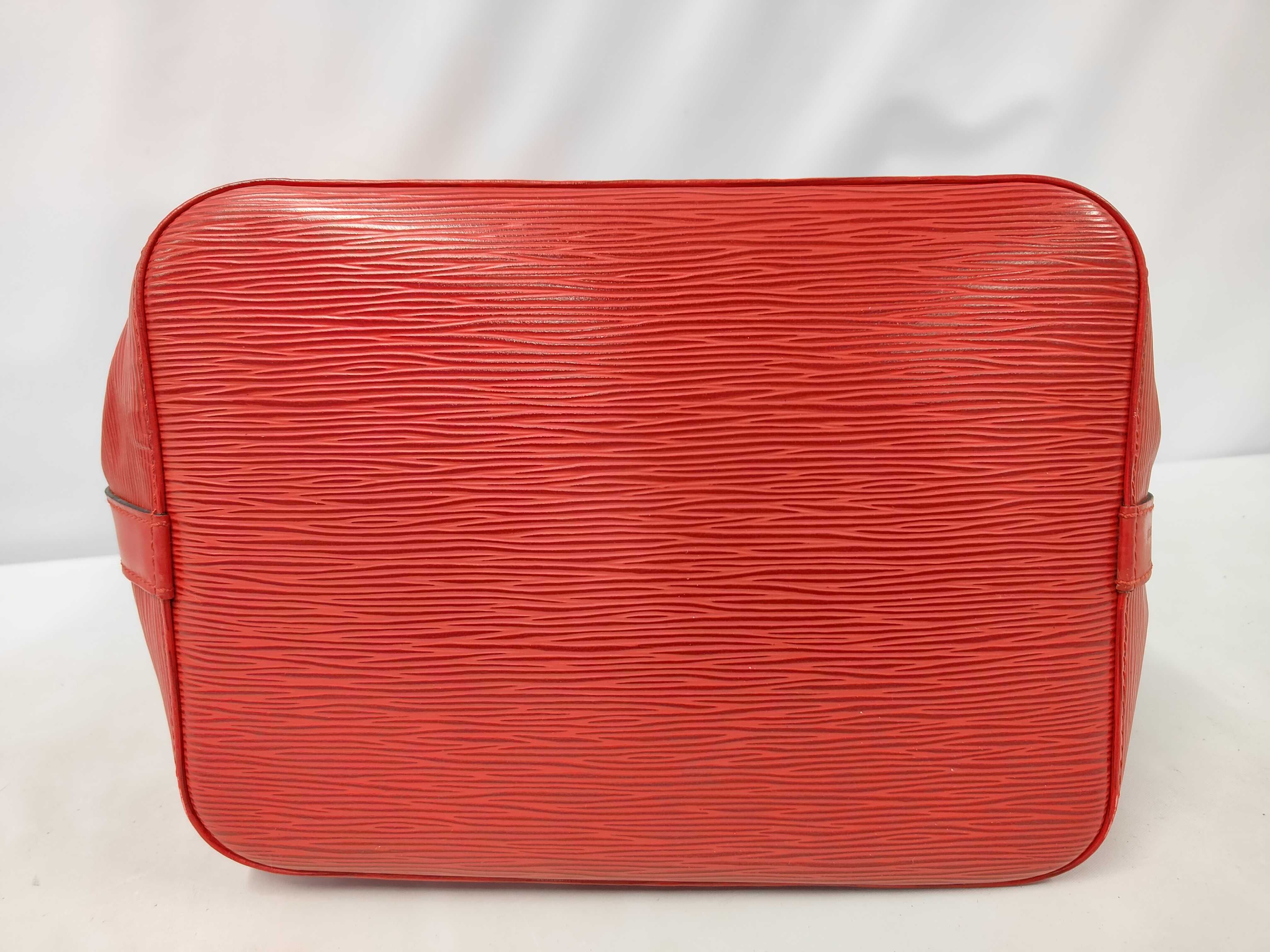 M44107 Petit Noé Calfskin RED GOLD Epi AR0956 Shoulder Bag — view 3