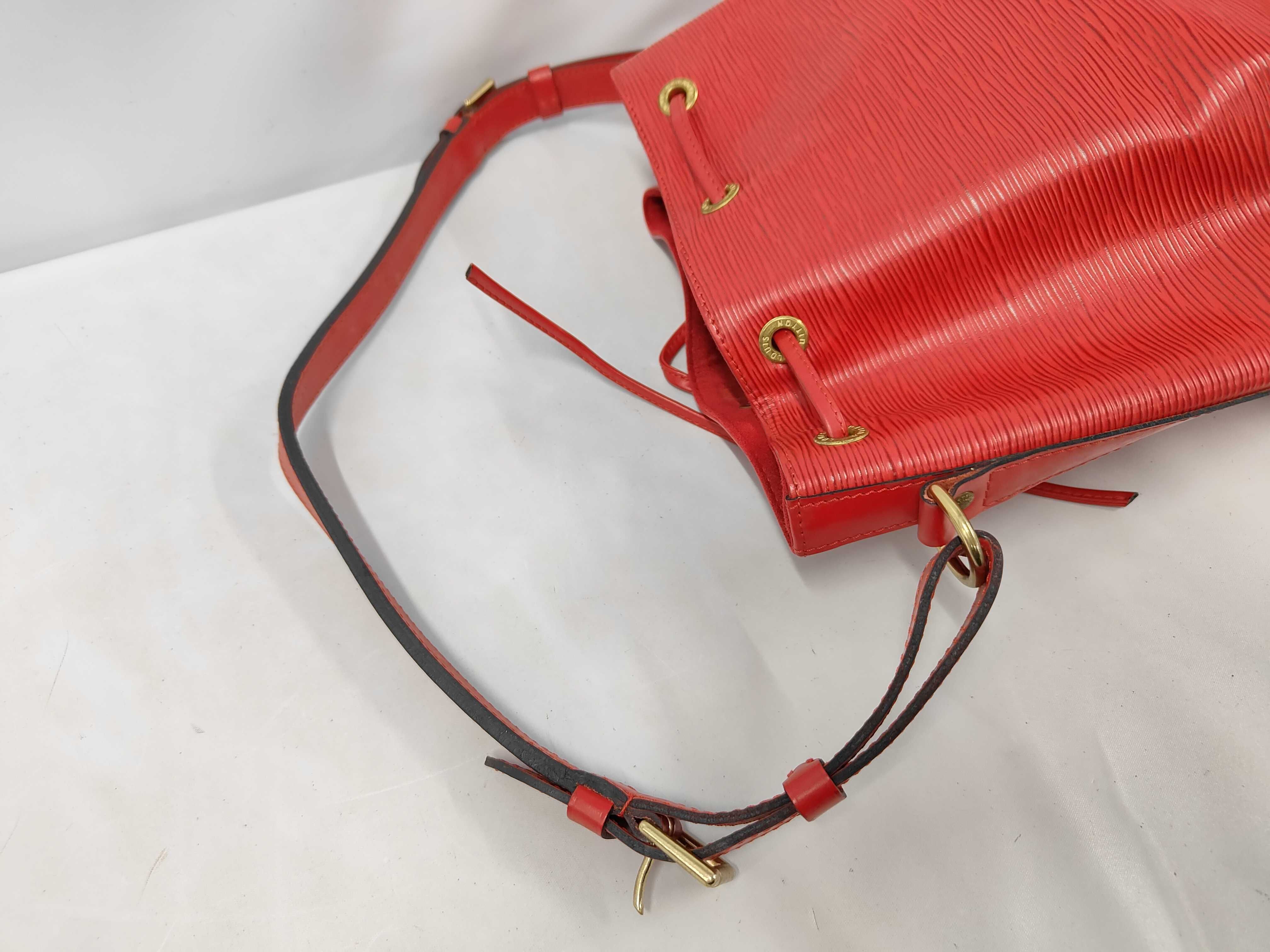 M44107 Petit Noé Calfskin RED GOLD Epi AR0956 Shoulder Bag — view 5