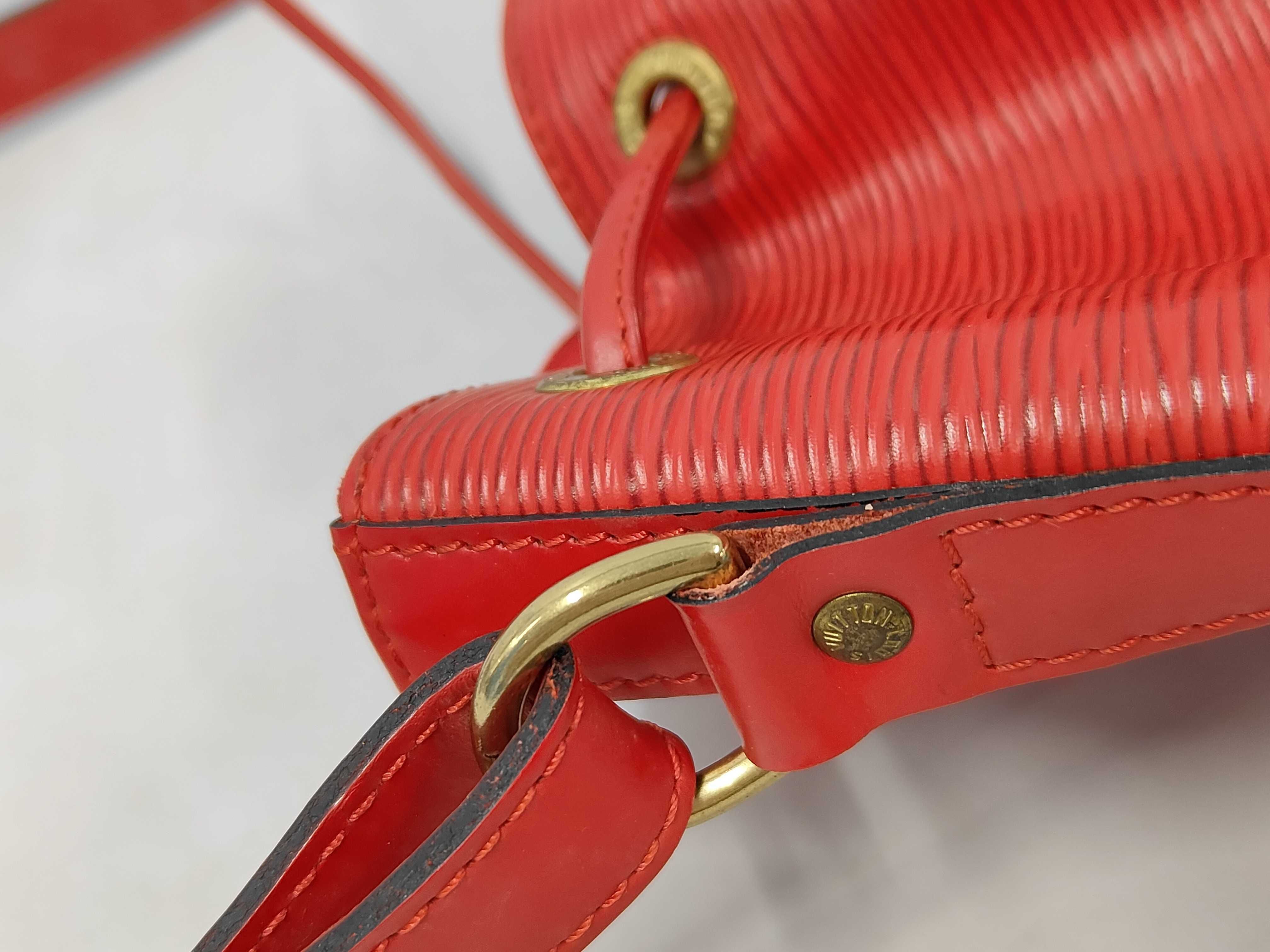 M44107 Petit Noé Calfskin RED GOLD Epi AR0956 Shoulder Bag — view 7
