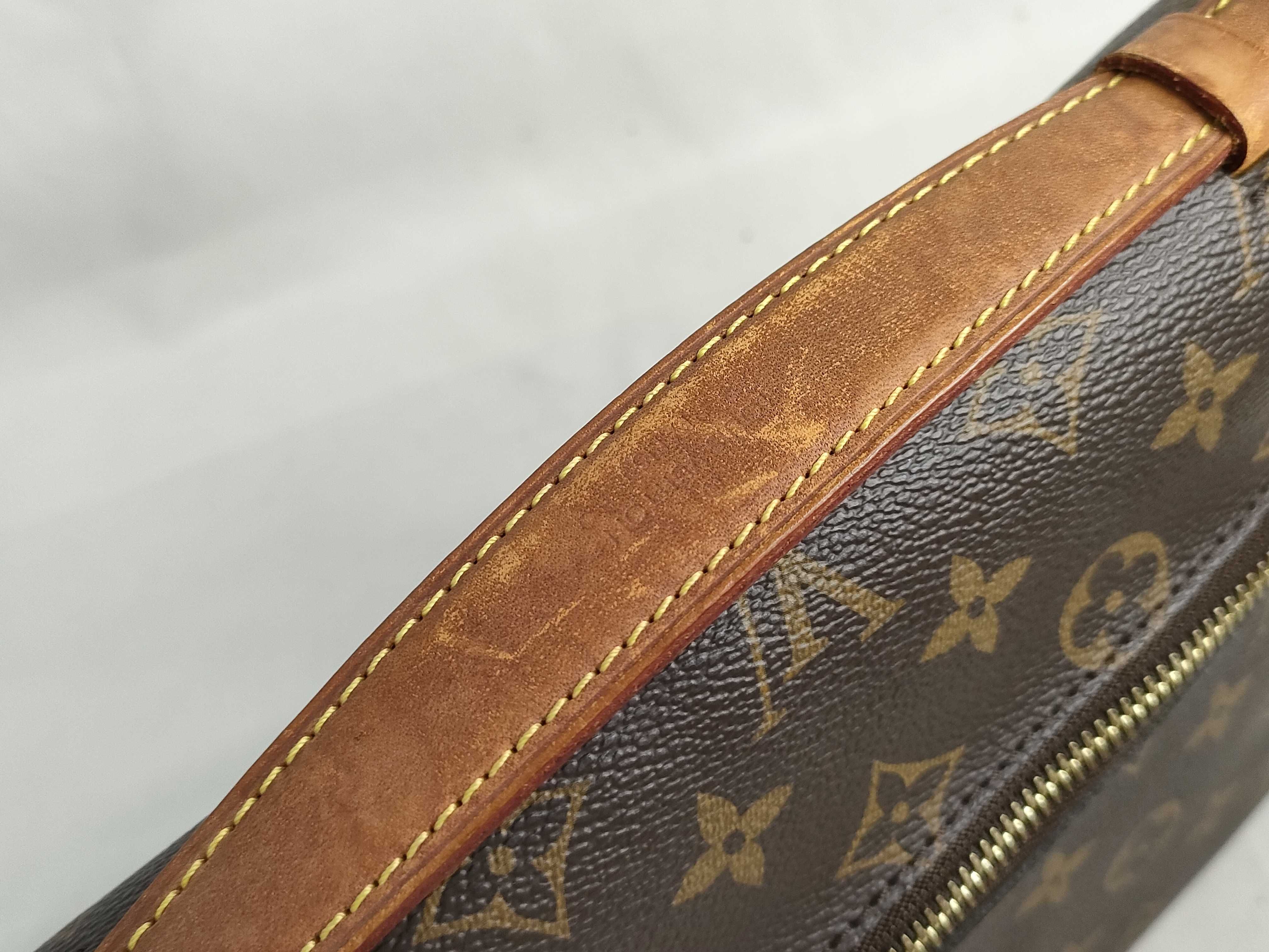 Monogram LV Monogram Messenger Handbag — view 4