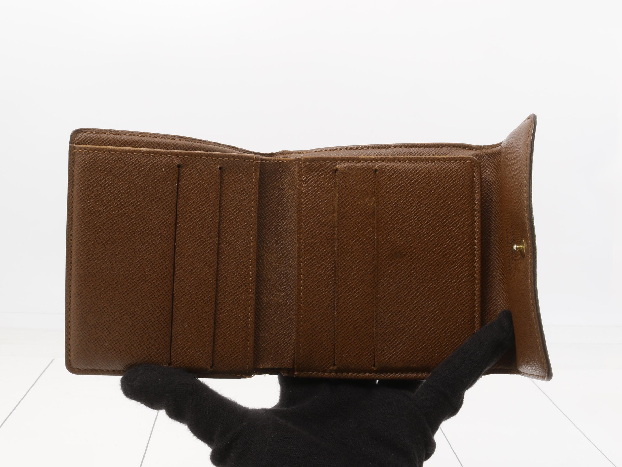wallet — view 4