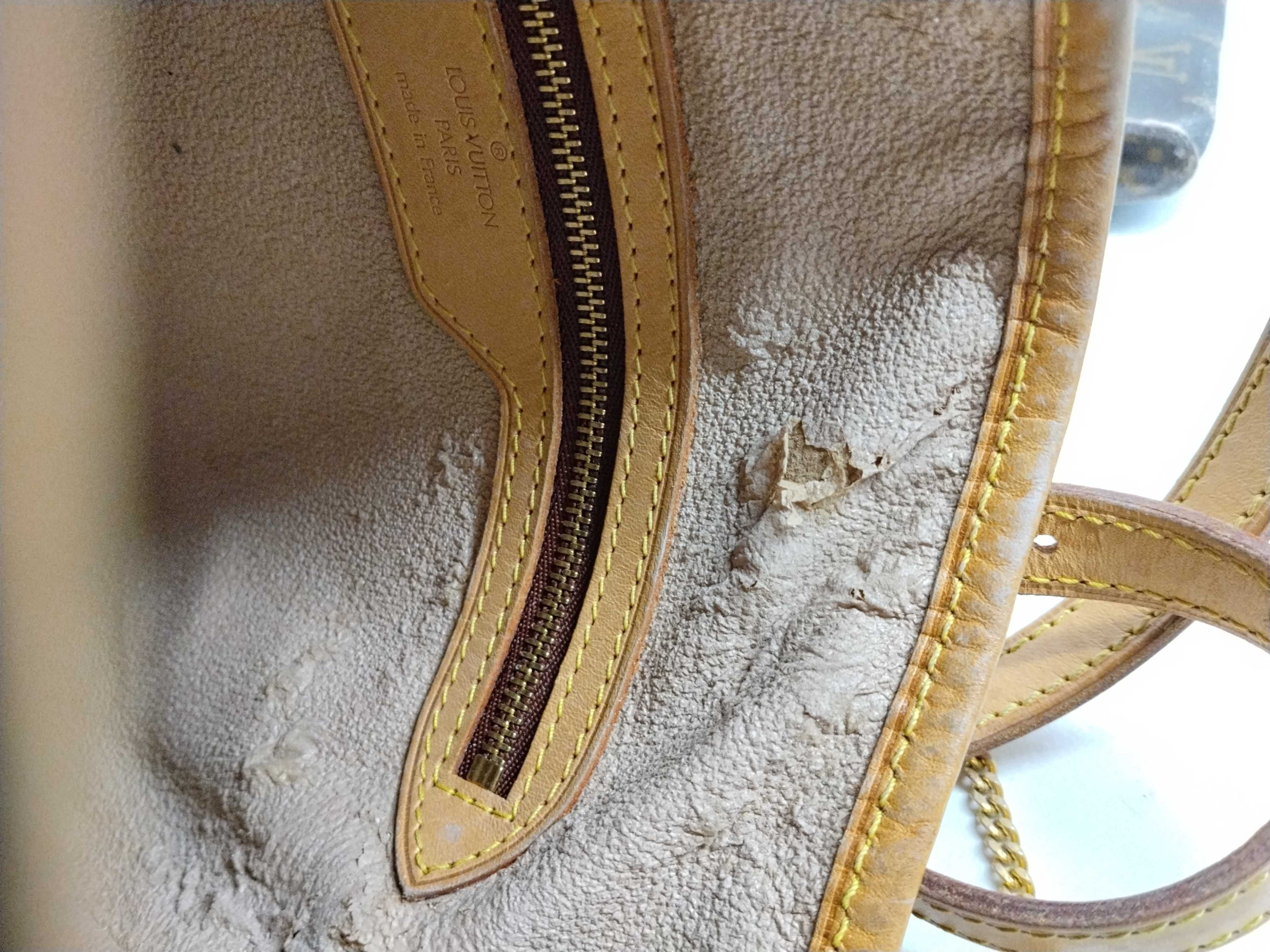 Monogram [20% UP] M42238 Monogram Bucket PM Tote Bag with Attached Pouch — view 11