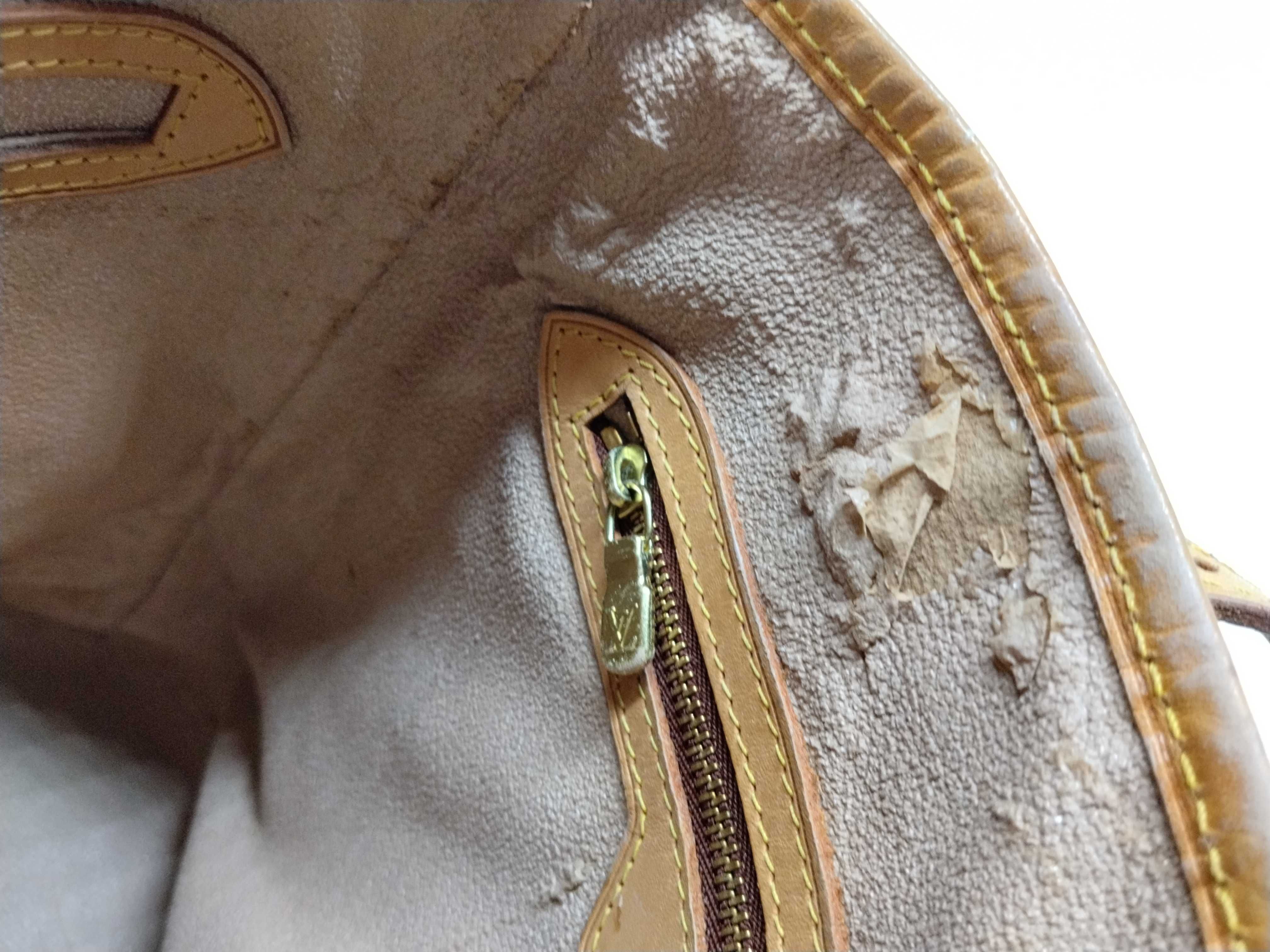 Monogram [20% UP] M42238 Monogram Bucket PM Tote Bag with Attached Pouch — view 12