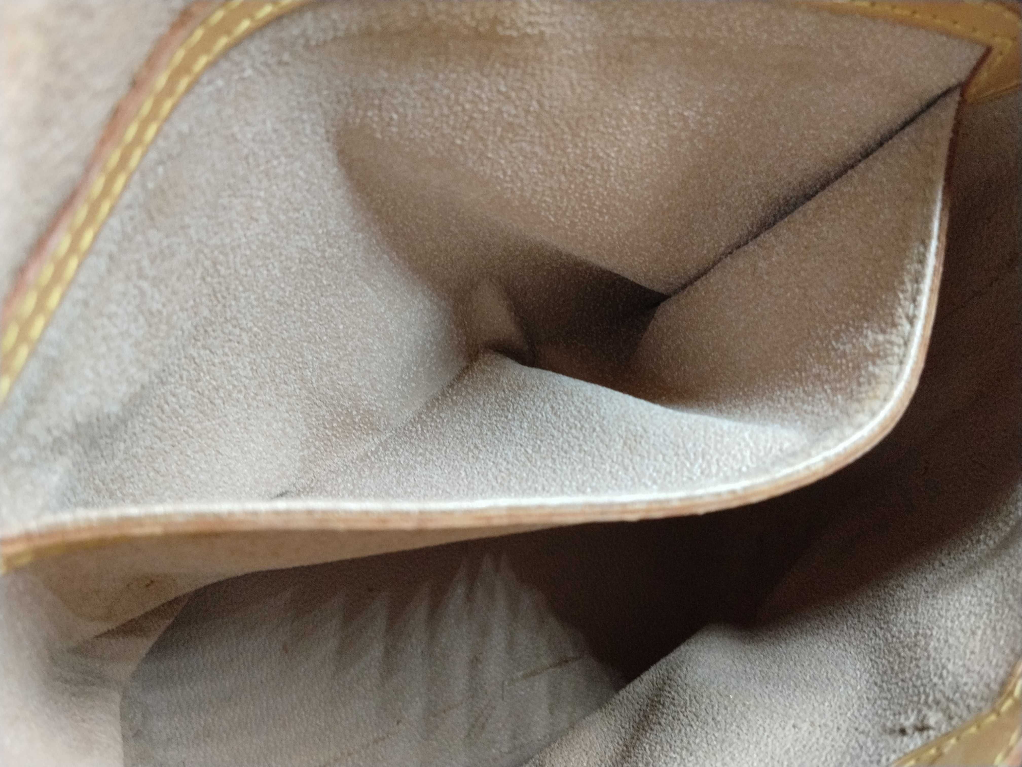 Monogram [20% UP] M42238 Monogram Bucket PM Tote Bag with Attached Pouch — view 14