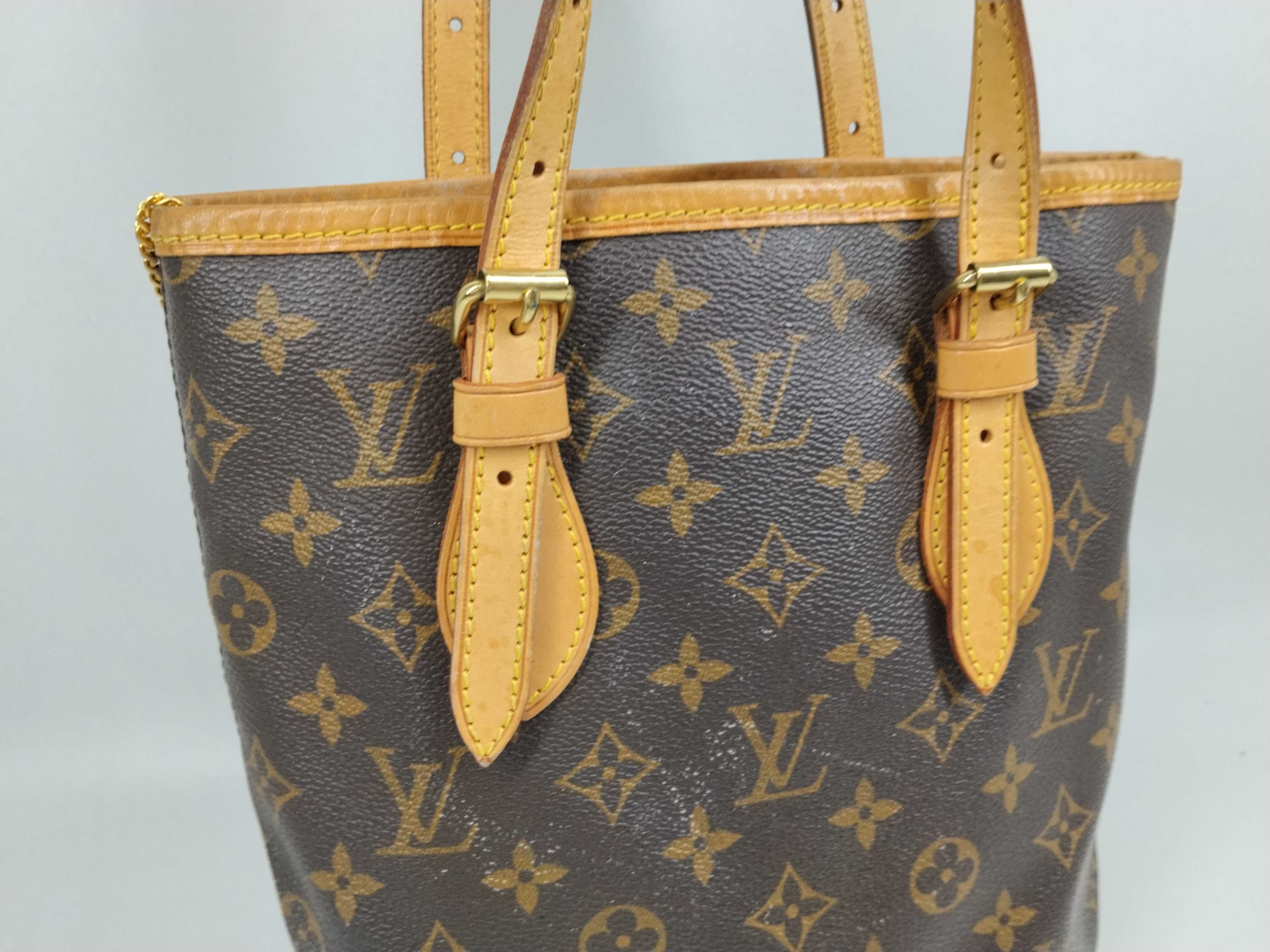 Monogram [20% UP] M42238 Monogram Bucket PM Tote Bag with Attached Pouch — view 3