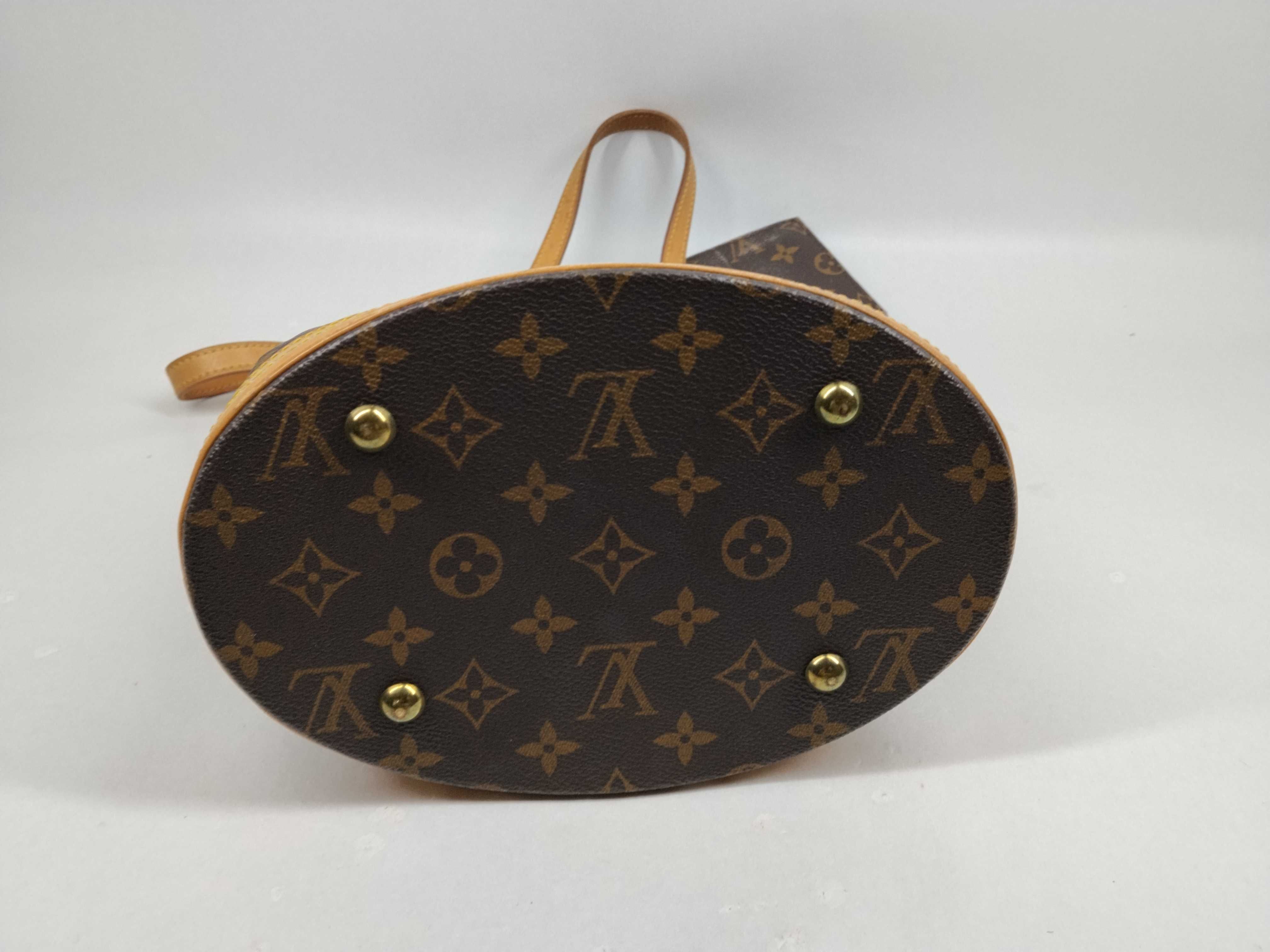 Monogram [20% UP] M42238 Monogram Bucket PM Tote Bag with Attached Pouch — view 7