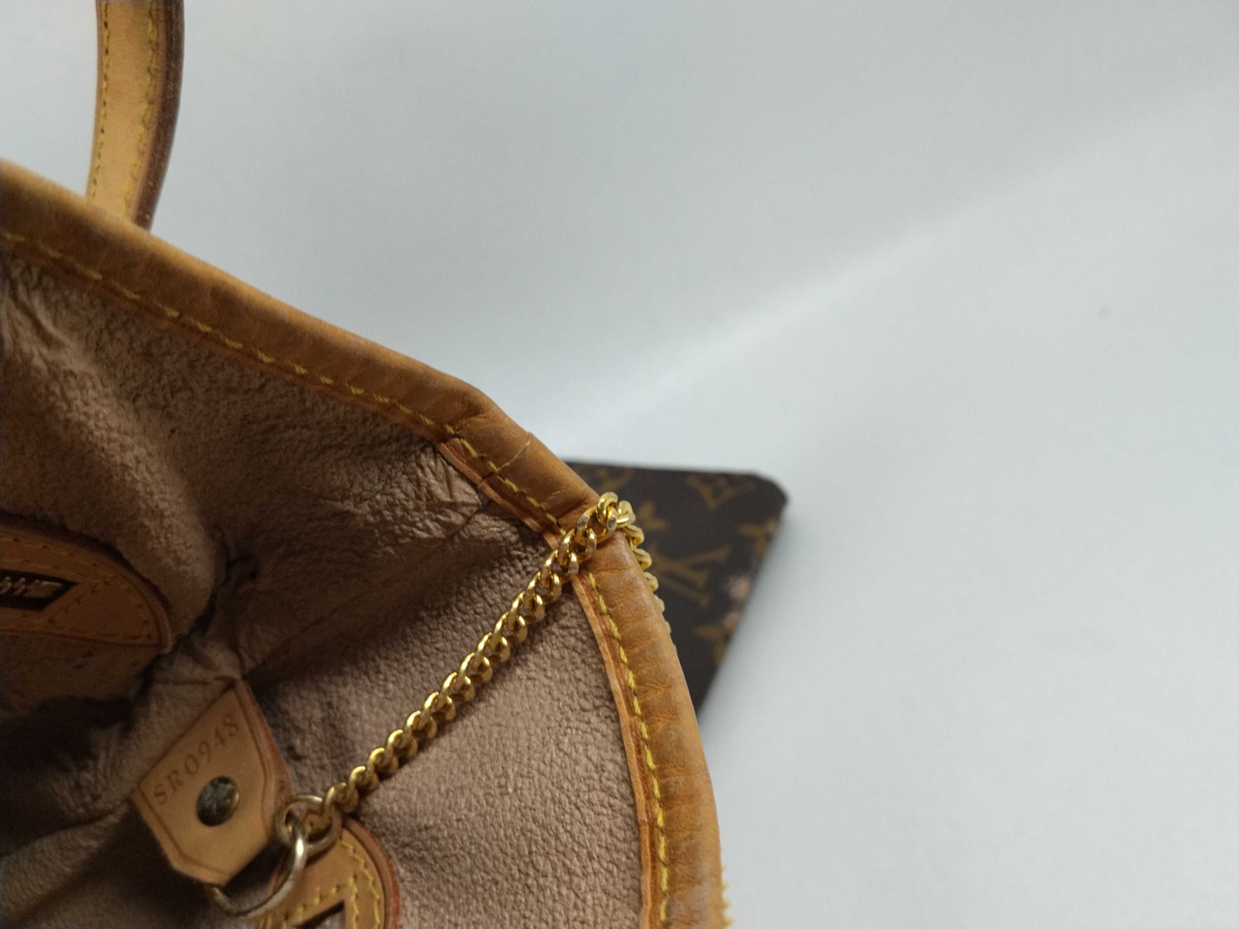 Monogram [20% UP] M42238 Monogram Bucket PM Tote Bag with Attached Pouch — view 9