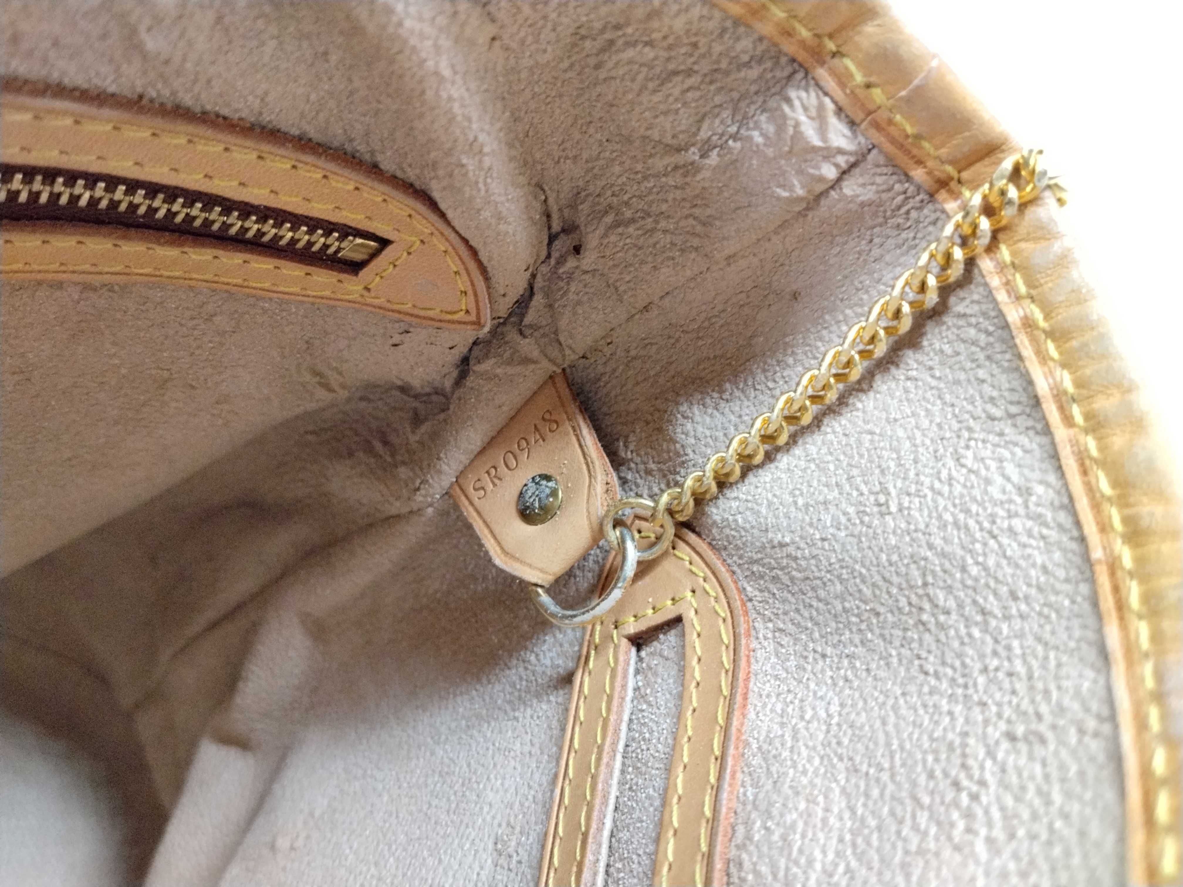 Monogram [20% UP] M42238 Monogram Bucket PM Tote Bag with Attached Pouch — view 10