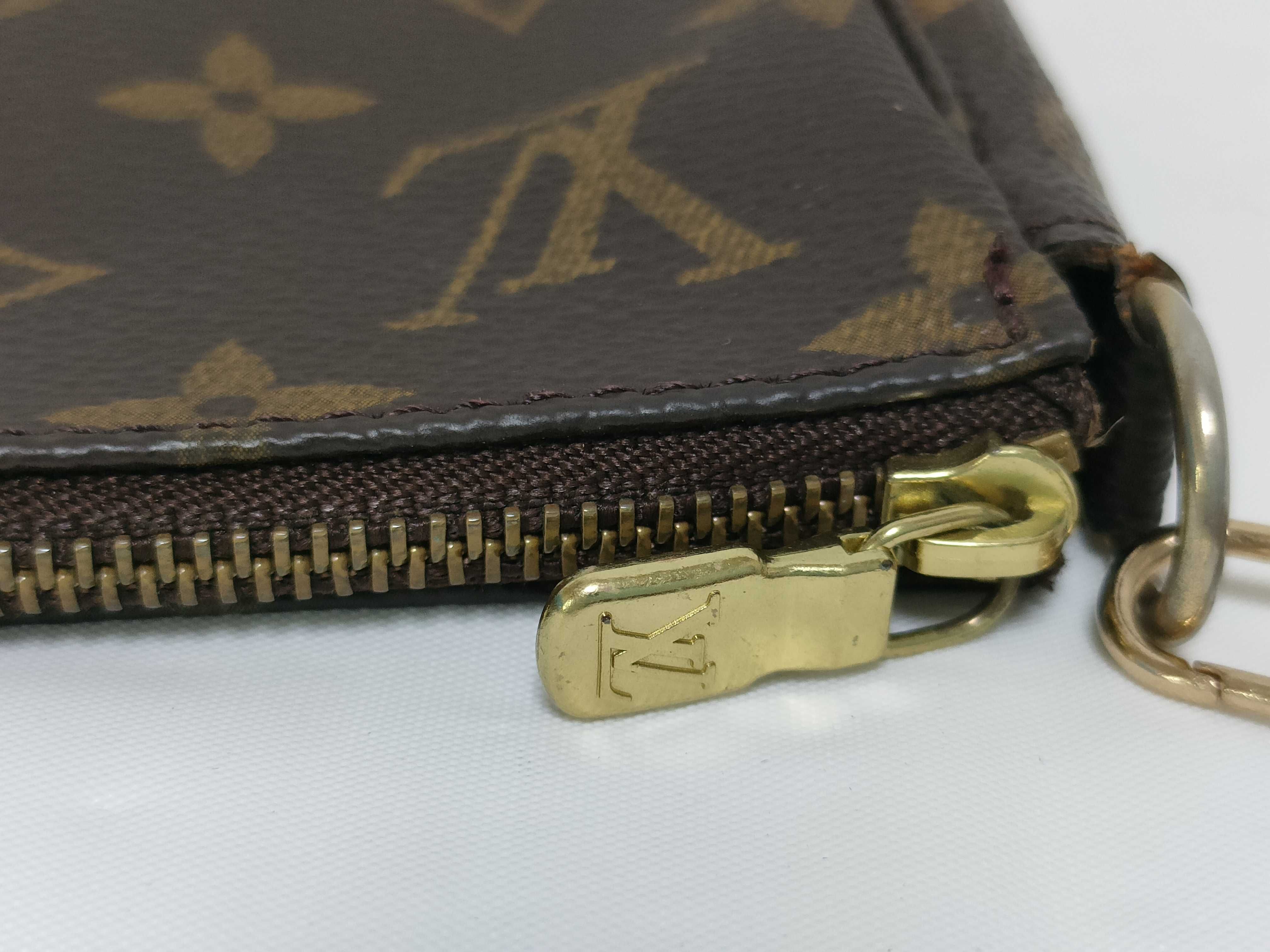 Monogram Accessoires AR1929 Handbag — view 6