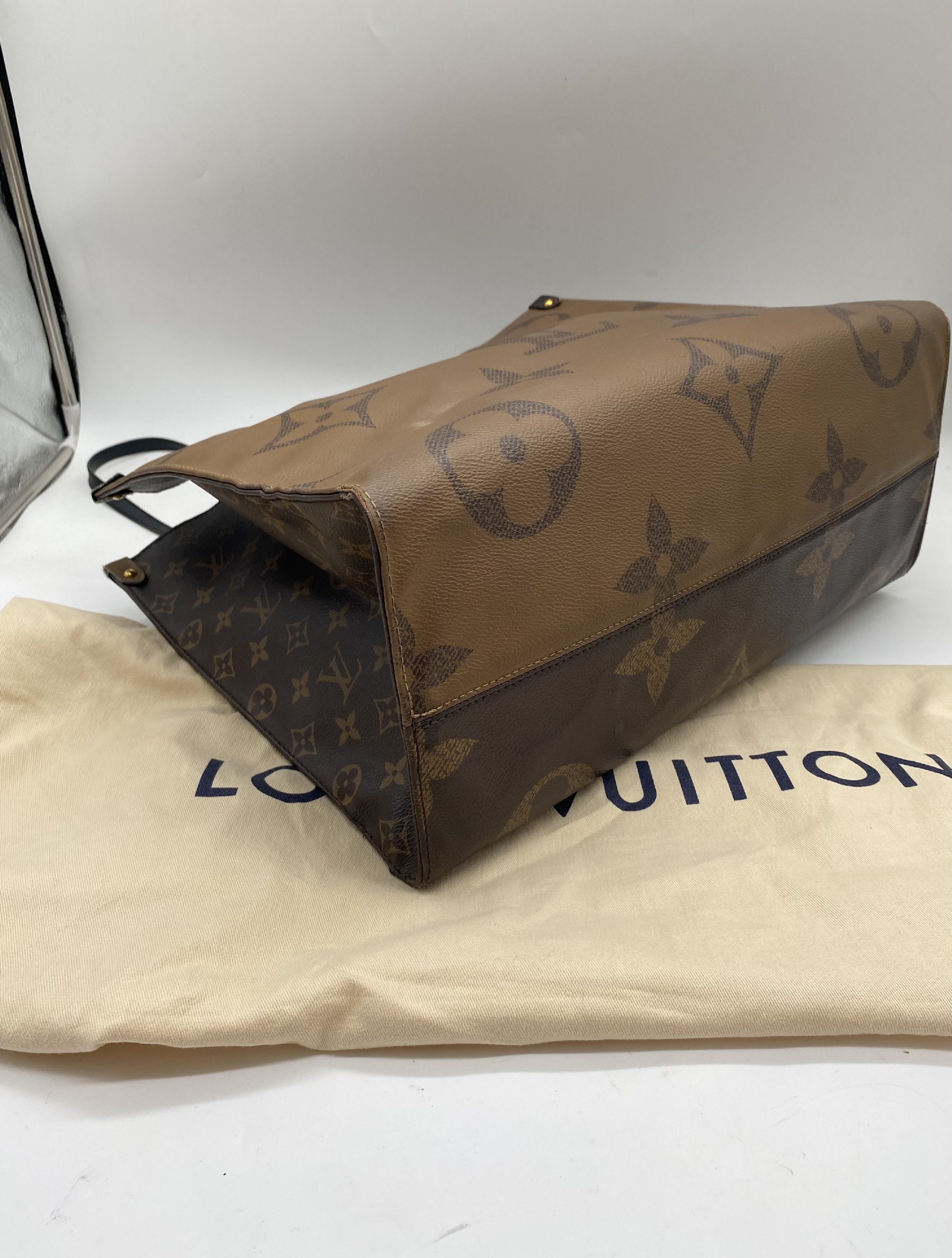 Monogram Giant OnTheGo GM Handbag M44576 Tote Bag — view 6