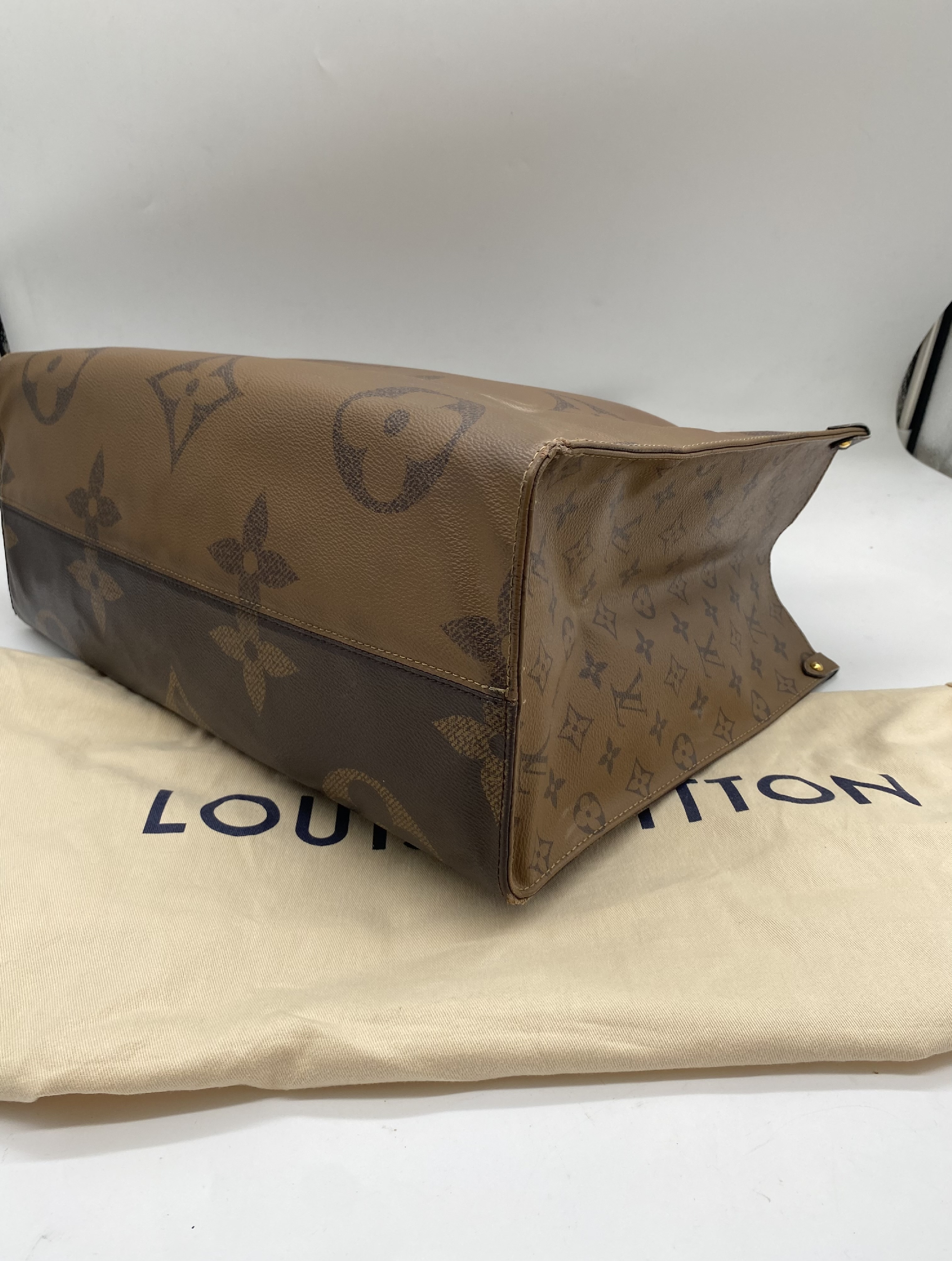 Monogram Giant OnTheGo GM Handbag M44576 Tote Bag — view 7
