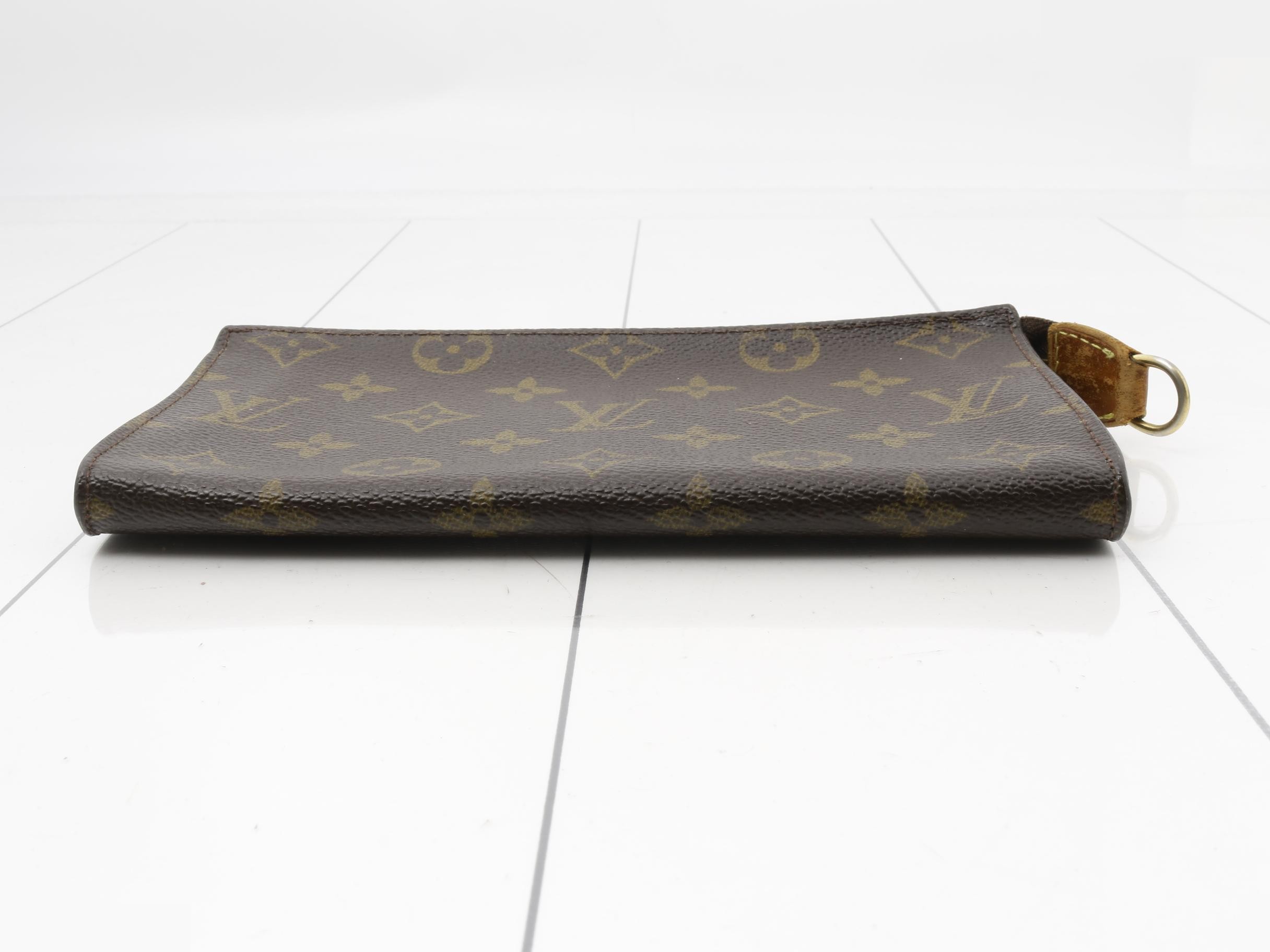 Monogram Bucket GM included pouch — view 3