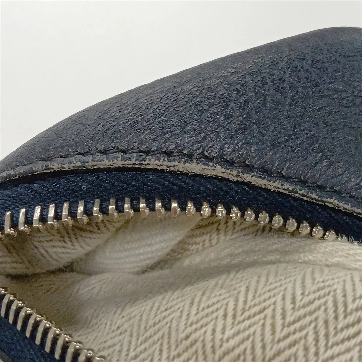 Hermès Victoria 40, Taurillon Clemence leather, Blue Nuit, silver hardware. (T: 2015) — view 12