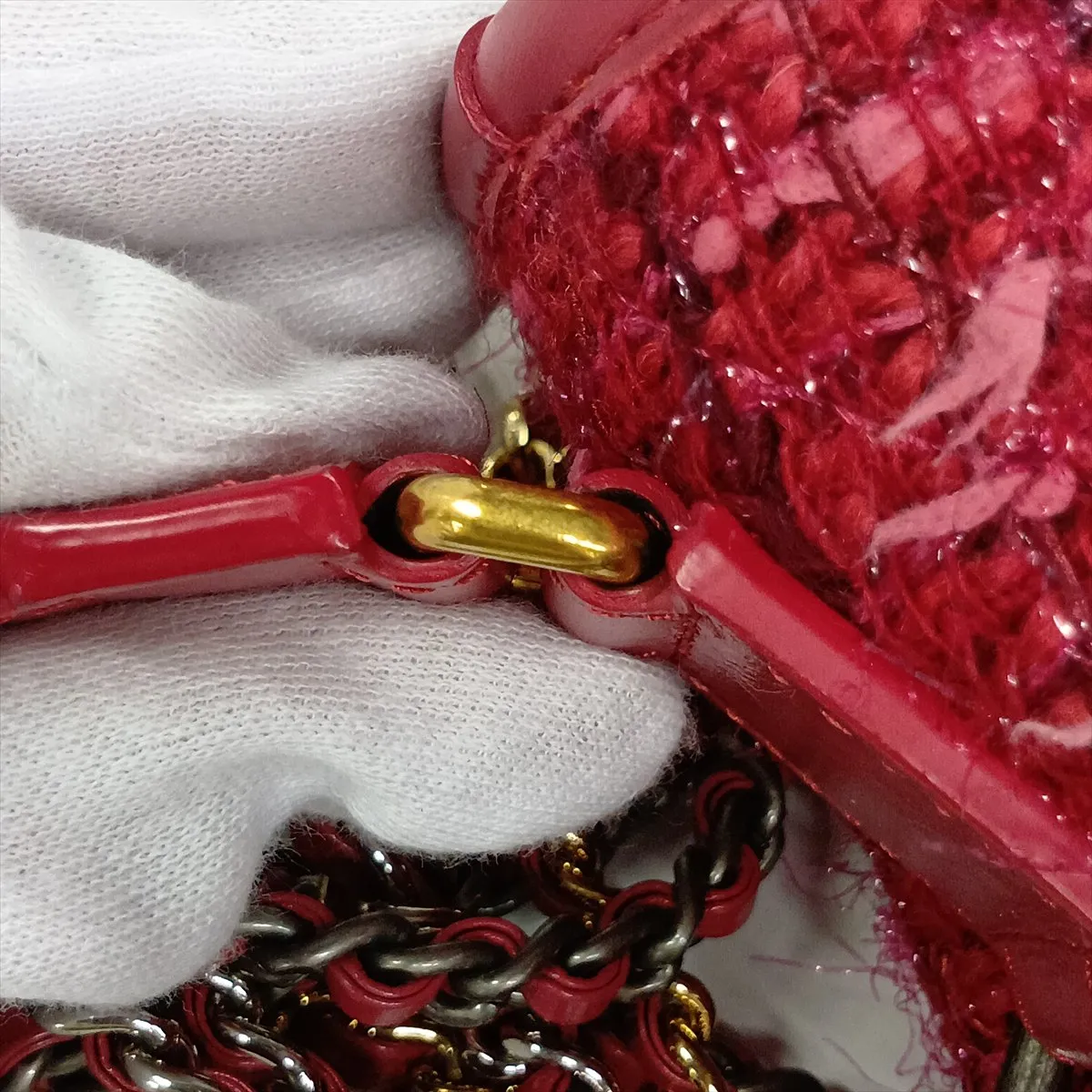 Gabrielle de Chanel tweed and leather chain shoulder bag, pink with gold and silver hardware, serial number 24. — view 13