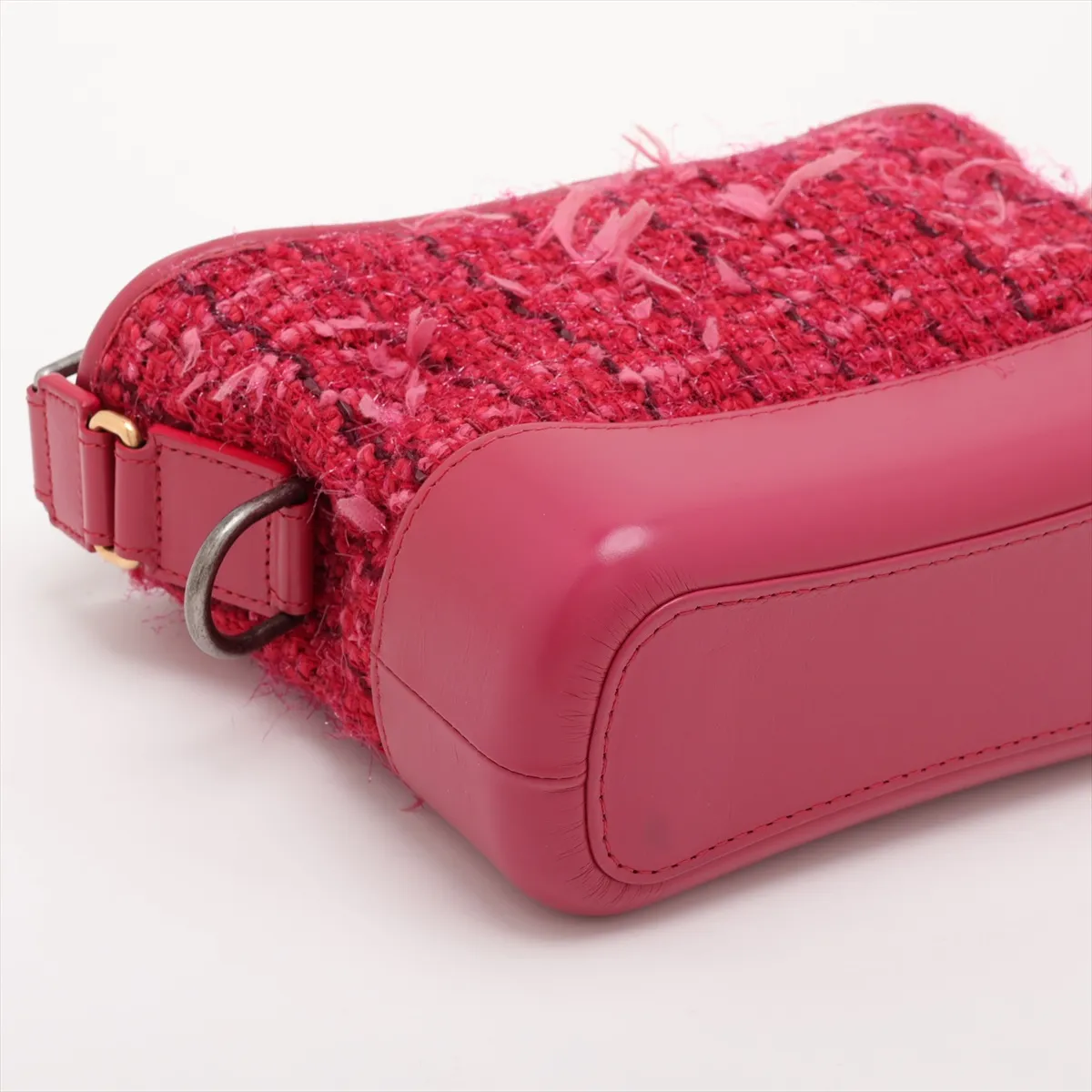 Gabrielle de Chanel tweed and leather chain shoulder bag, pink with gold and silver hardware, serial number 24. — view 4