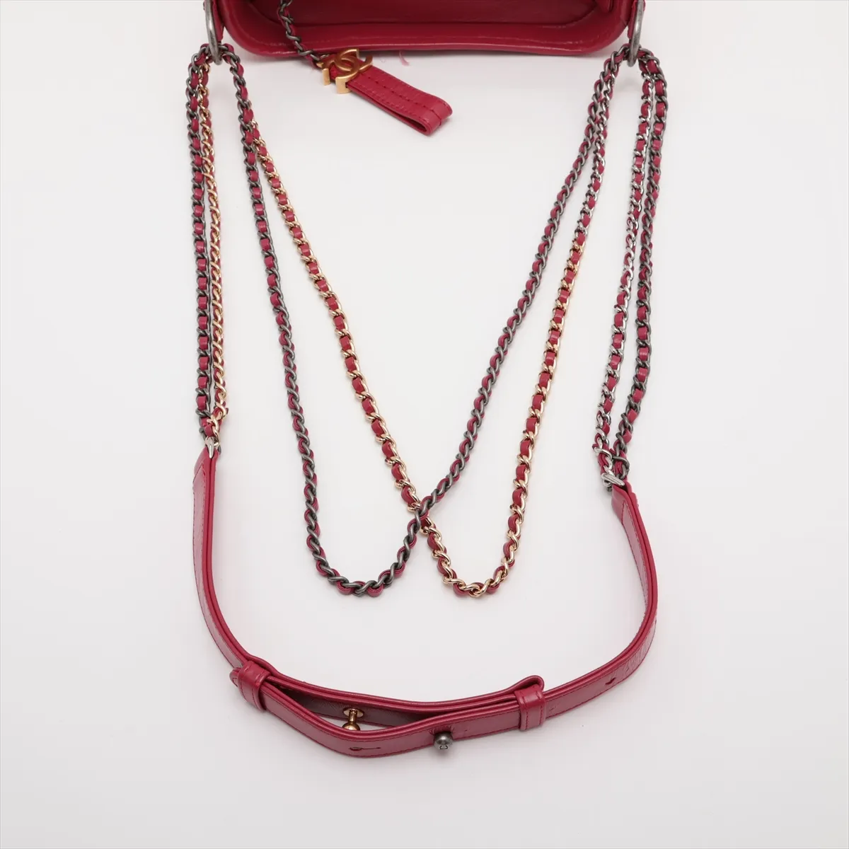Gabrielle de Chanel tweed and leather chain shoulder bag, pink with gold and silver hardware, serial number 24. — view 5
