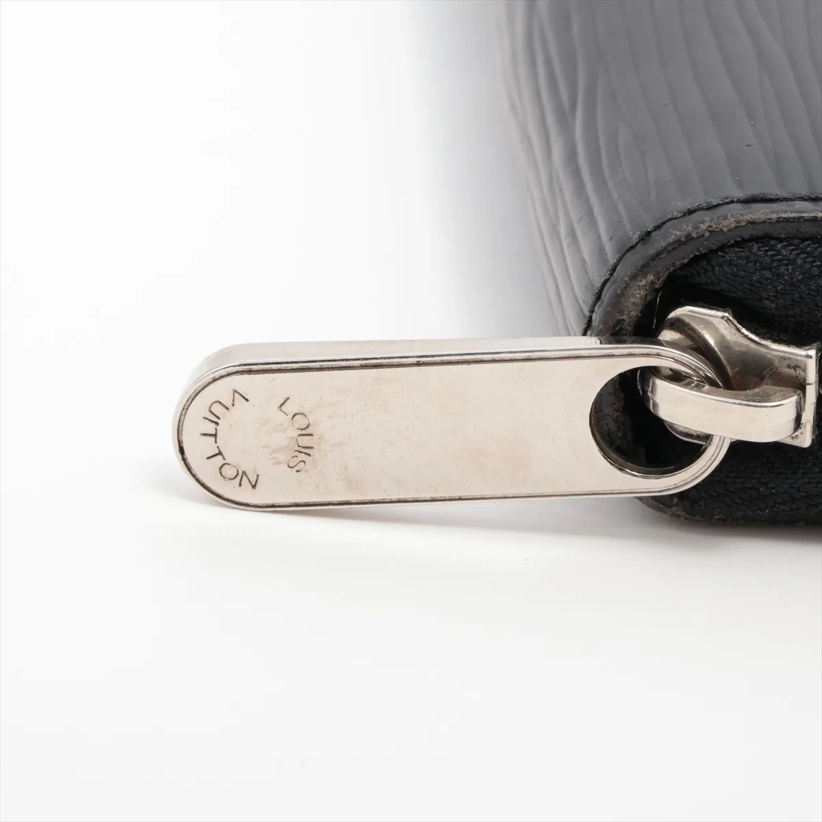 Epi Zippy Organizer M60632 SN3067 Noir Round Zip Wallet with Initials — view 11