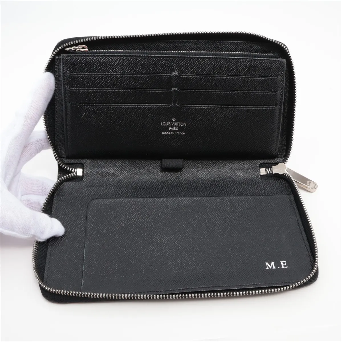 Epi Zippy Organizer M60632 SN3067 Noir Round Zip Wallet with Initials — view 3