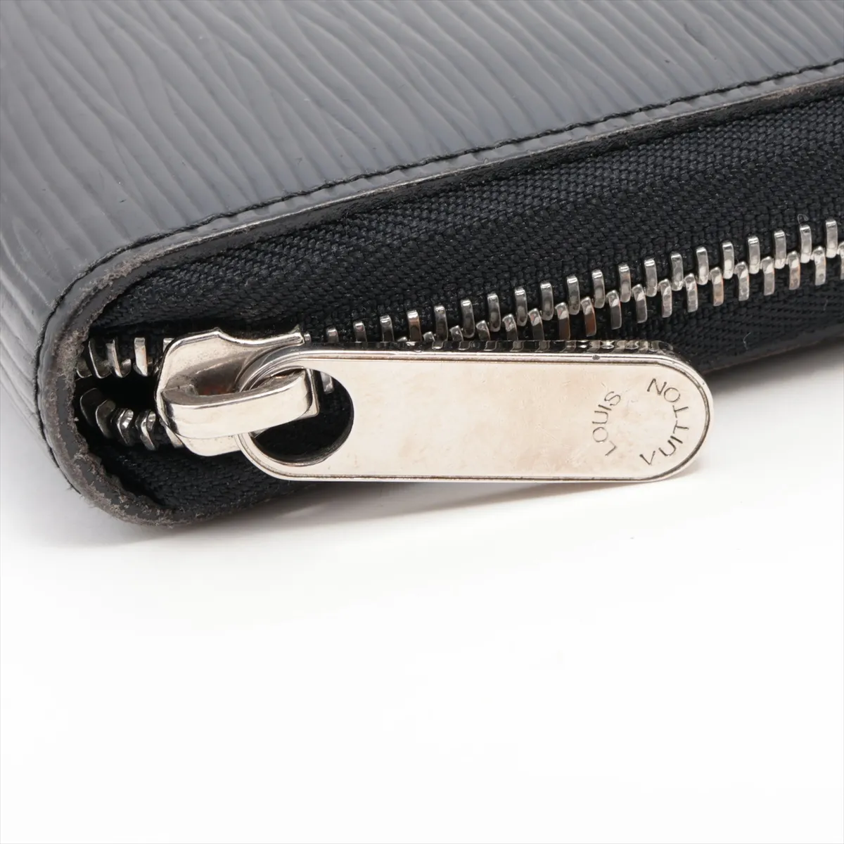 Epi Zippy Organizer M60632 SN3067 Noir Round Zip Wallet with Initials — view 10