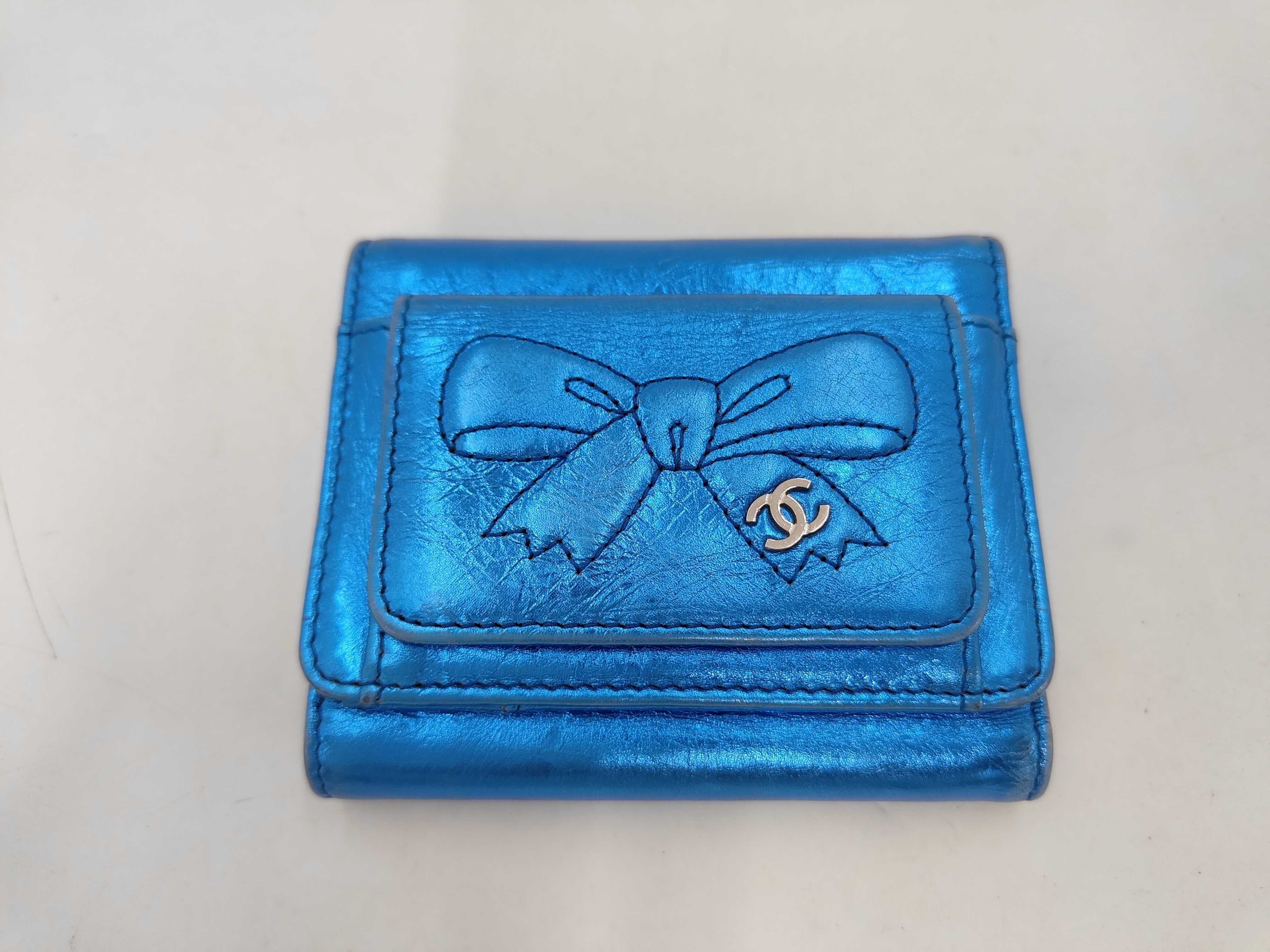 Ribbon Coco Mark Double Hook Tri-fold Compact Wallet