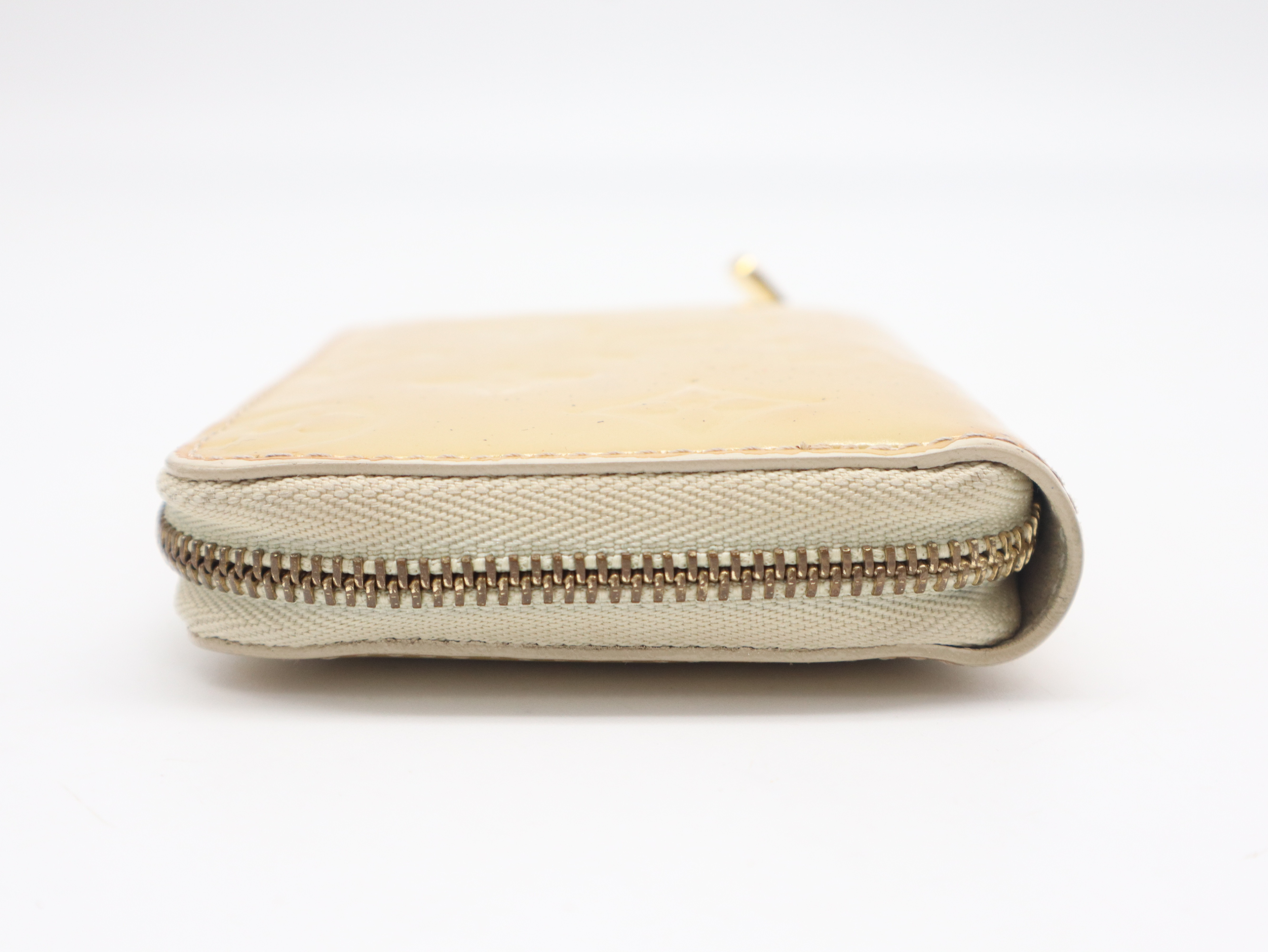 M90203 Vernis Zippy Coin Purse Dune Coin Case — view 6