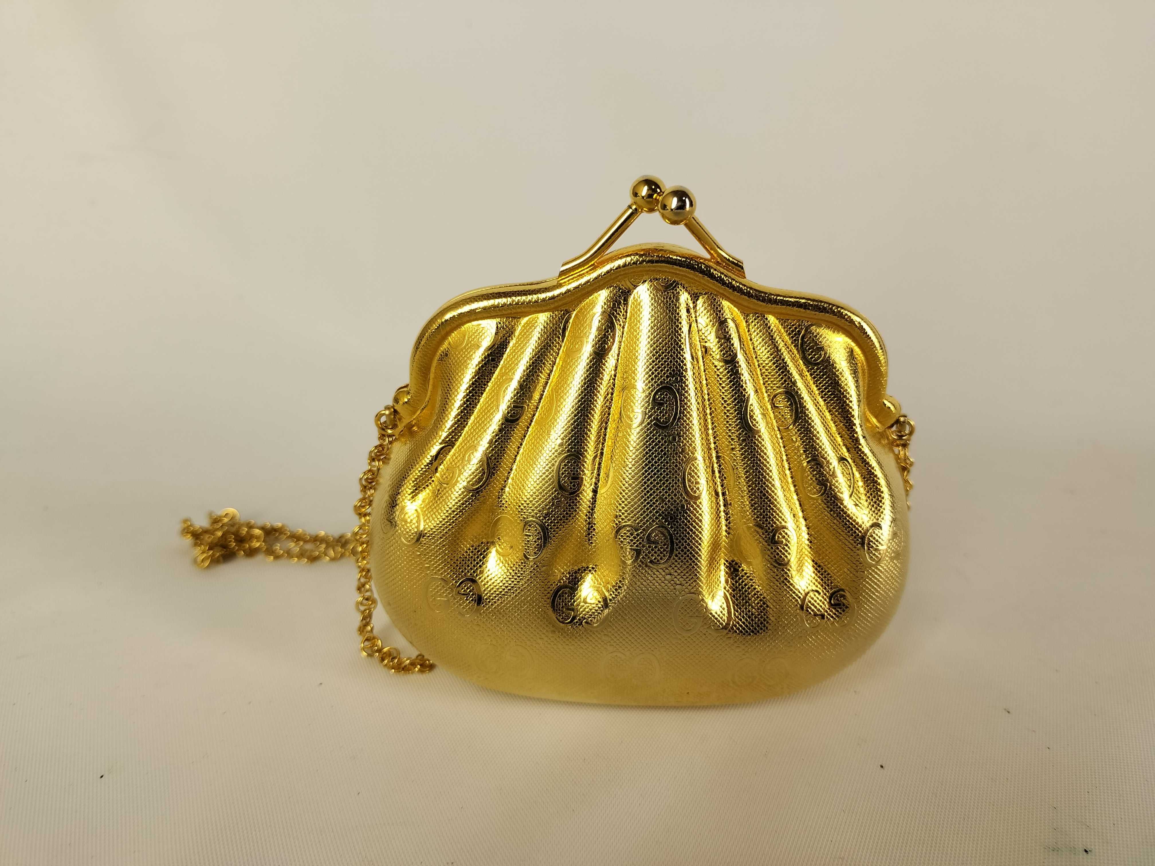GG Metal Clasp Chain Shoulder Coin Case