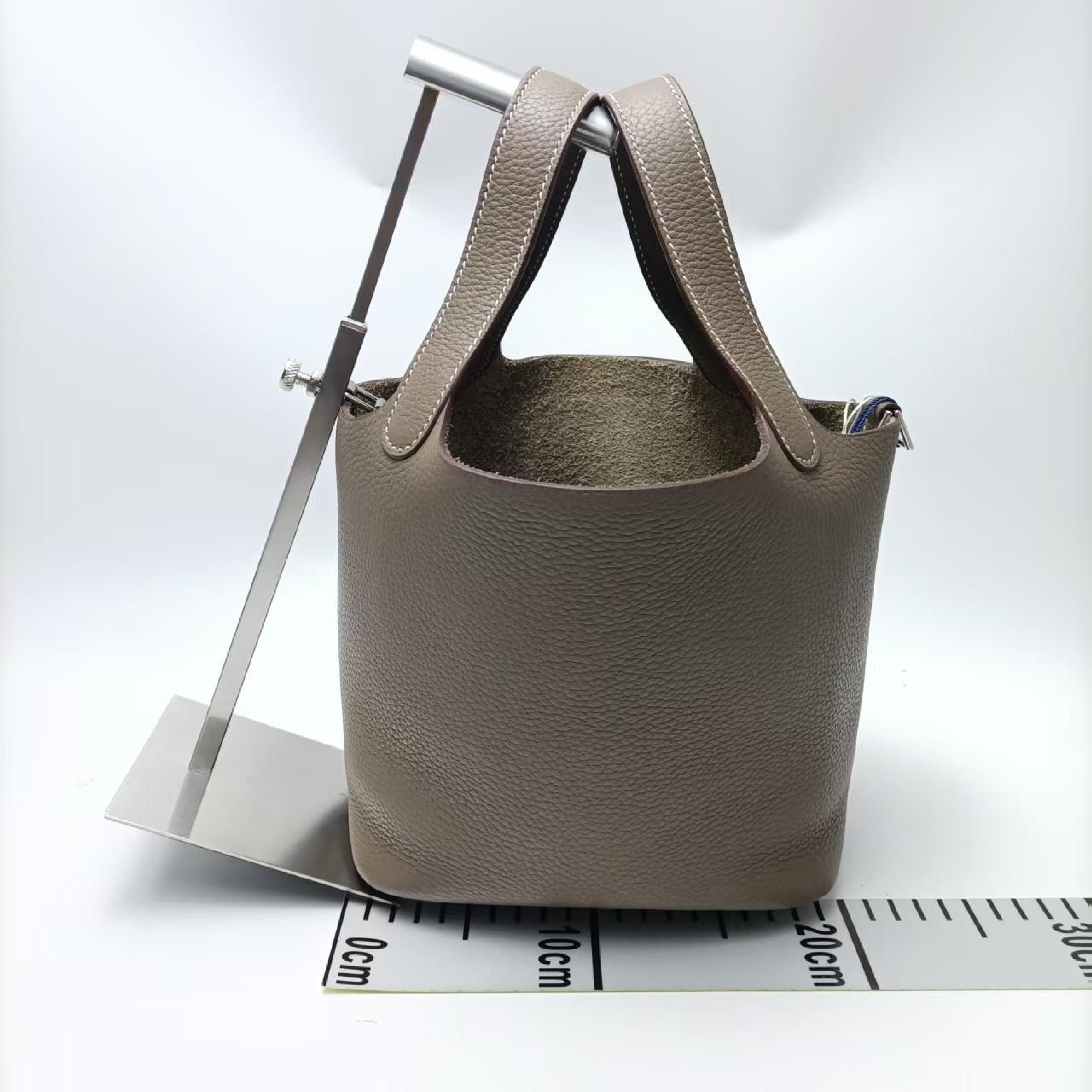 Picotan Cowhide Handbag T-engraved Handbag
