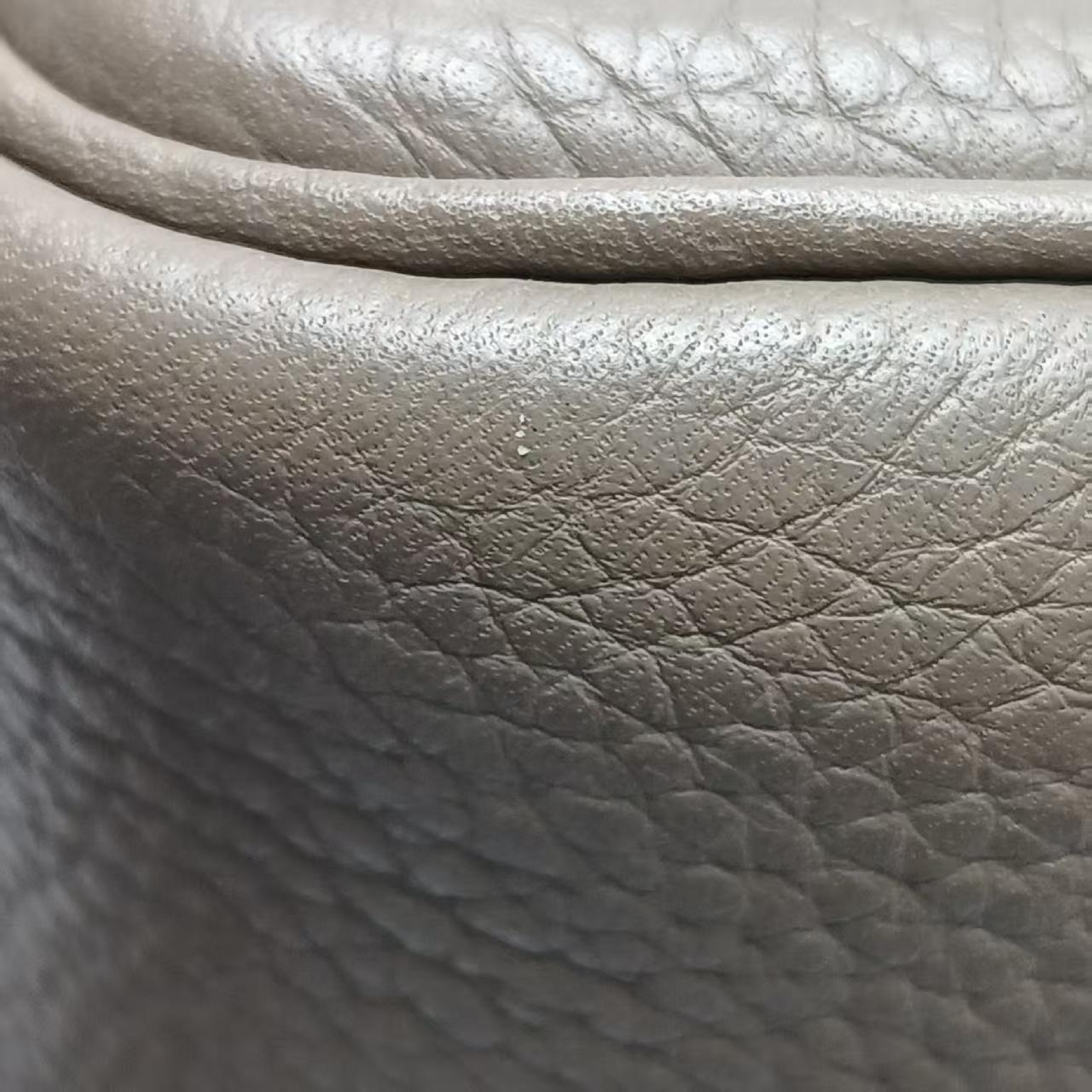 Picotan Cowhide Handbag T-engraved Handbag — view 15