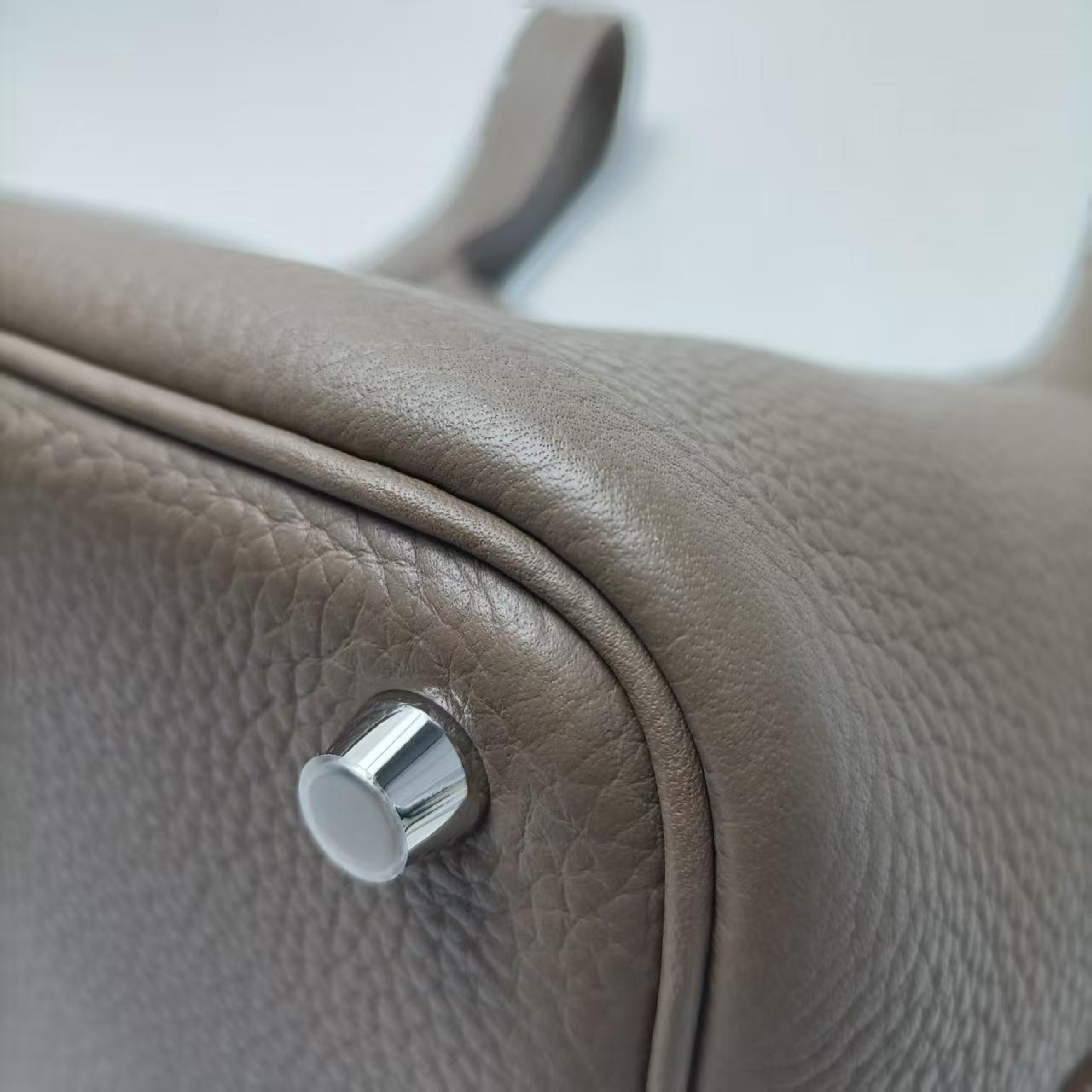Picotan Cowhide Handbag T-engraved Handbag — view 8